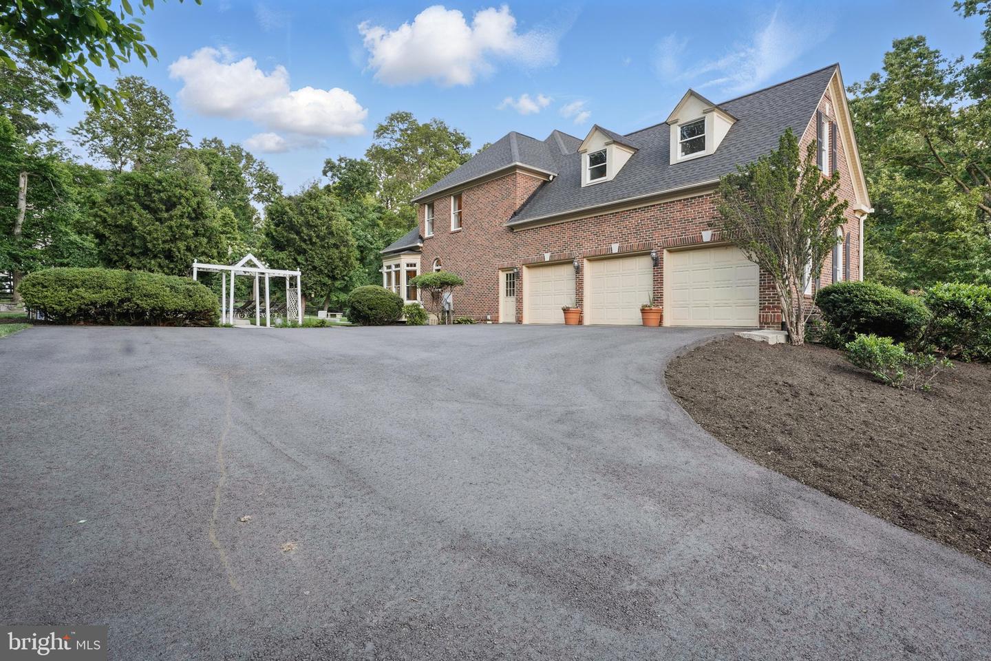 15264 LOYALTY RD, WATERFORD, Virginia 20197, 5 Bedrooms Bedrooms, ,4 BathroomsBathrooms,Residential,For sale,15264 LOYALTY RD,VALO2097326 MLS # VALO2097326