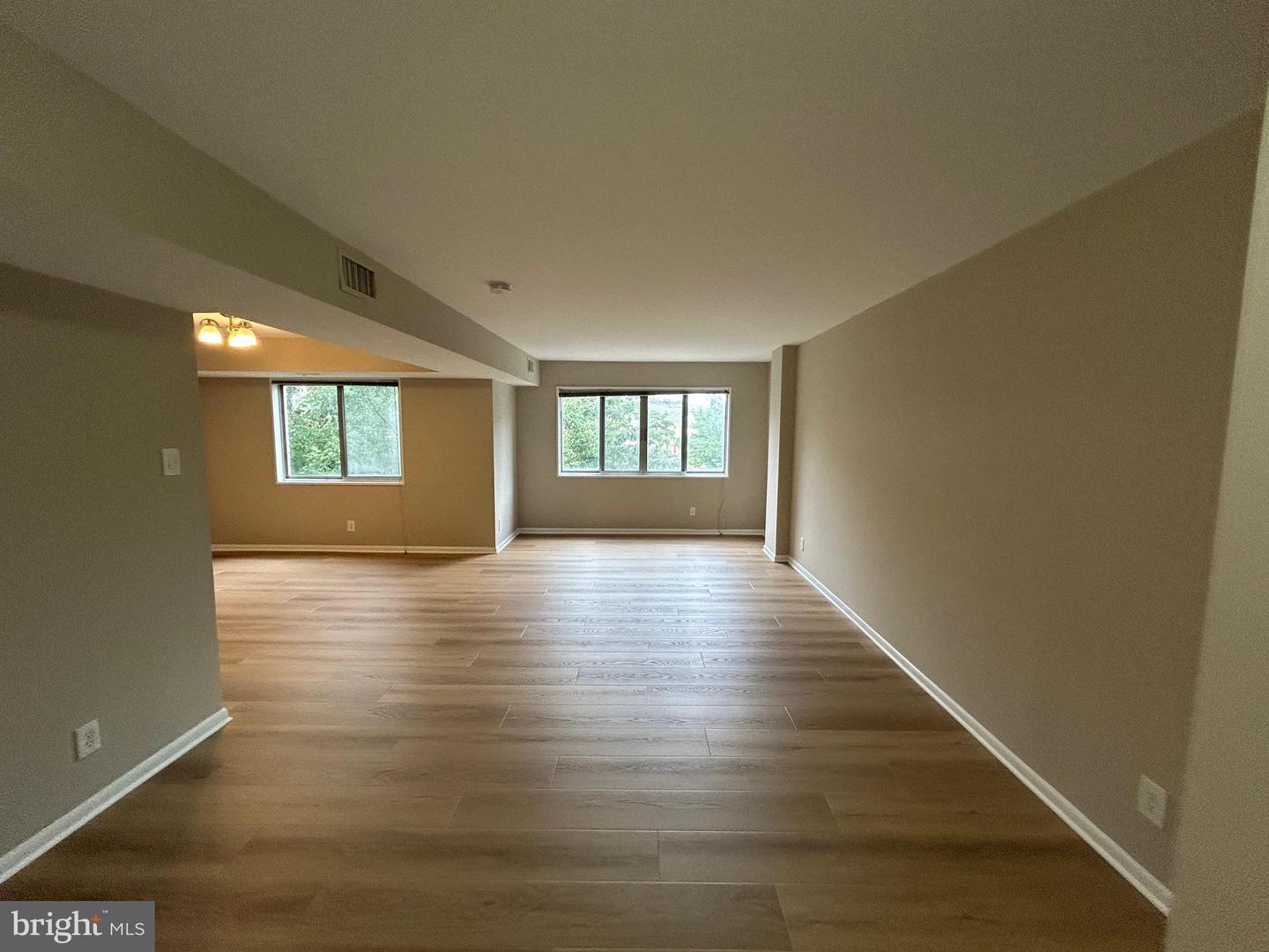 5340 HOLMES RUN PKWY #217, ALEXANDRIA, Virginia 22304, 1 Bedroom Bedrooms, ,1 BathroomBathrooms,Residential,For sale,5340 HOLMES RUN PKWY #217,VAAX2045600 MLS # VAAX2045600