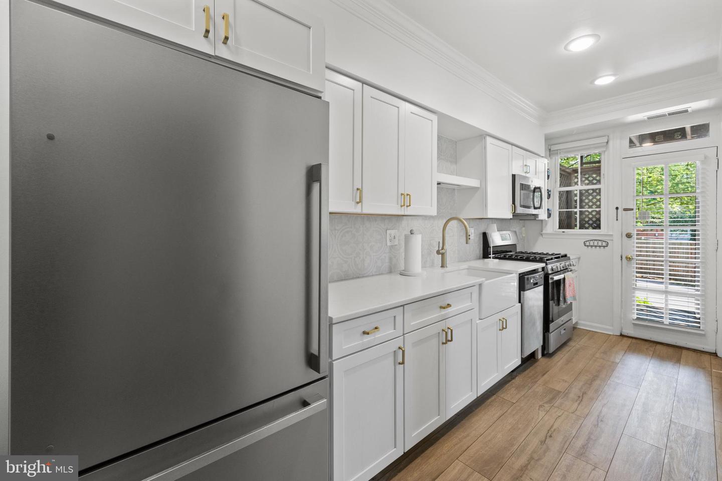 3 RUSSELL RD #3B, ALEXANDRIA, Virginia 22301, 2 Bedrooms Bedrooms, ,1 BathroomBathrooms,Residential,For sale,3 RUSSELL RD #3B,VAAX2045646 MLS # VAAX2045646