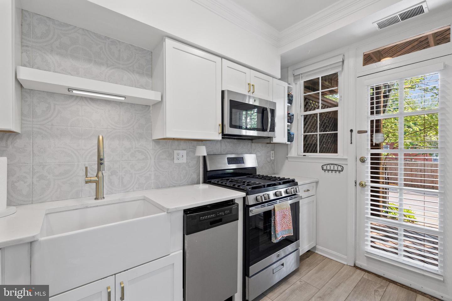 3 RUSSELL RD #3B, ALEXANDRIA, Virginia 22301, 2 Bedrooms Bedrooms, ,1 BathroomBathrooms,Residential,For sale,3 RUSSELL RD #3B,VAAX2045646 MLS # VAAX2045646
