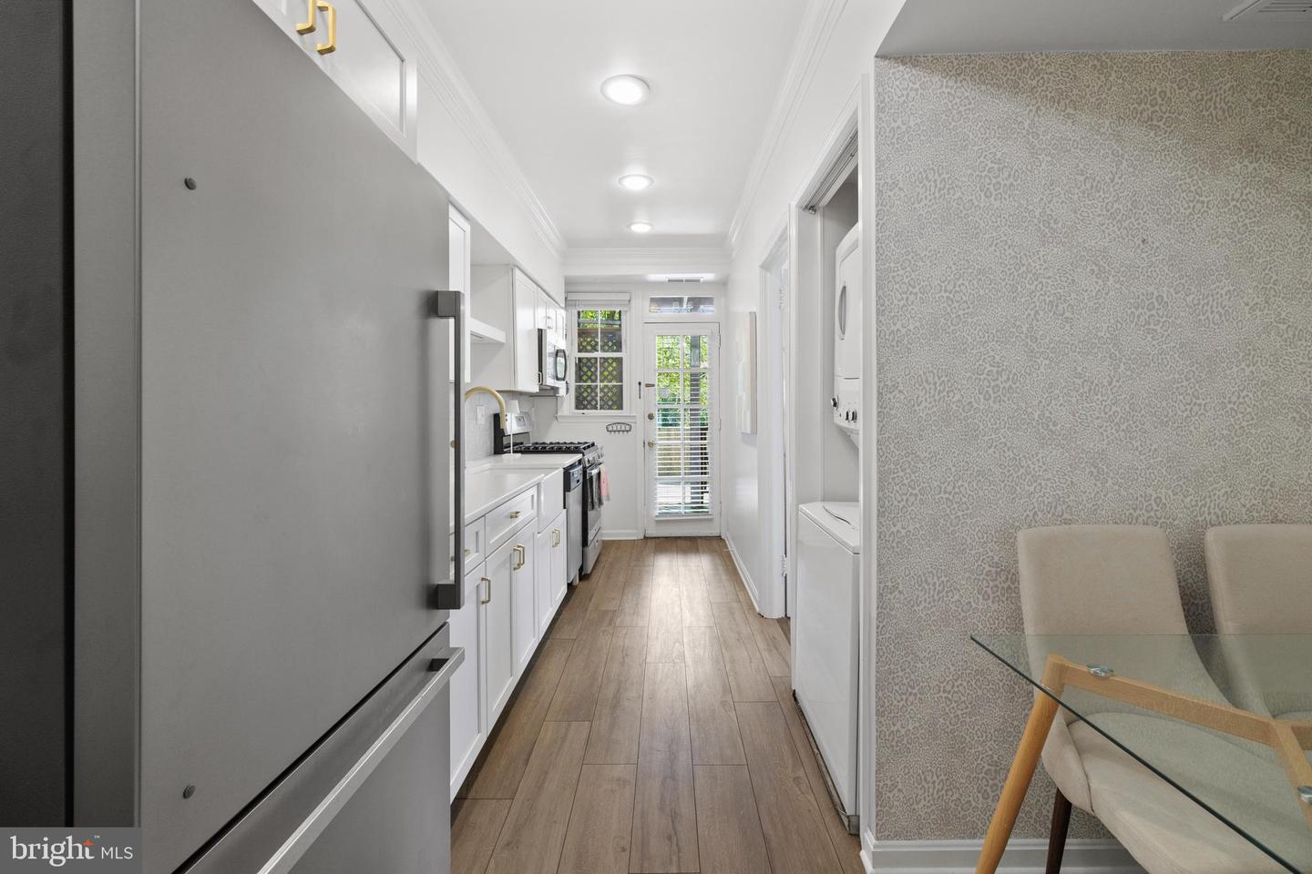 3 RUSSELL RD #3B, ALEXANDRIA, Virginia 22301, 2 Bedrooms Bedrooms, ,1 BathroomBathrooms,Residential,For sale,3 RUSSELL RD #3B,VAAX2045646 MLS # VAAX2045646