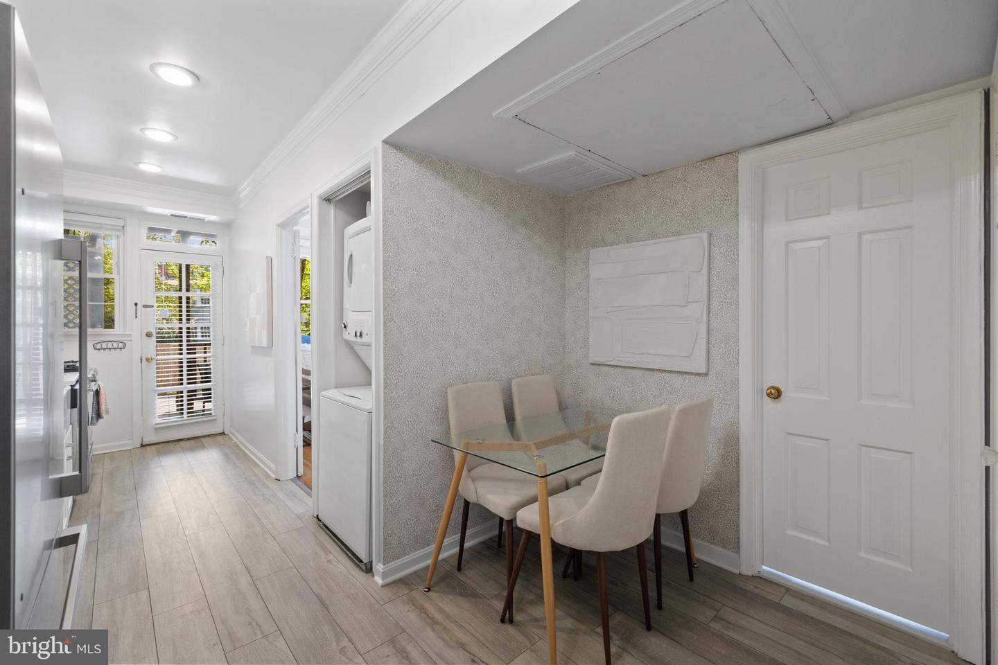 3 RUSSELL RD #3B, ALEXANDRIA, Virginia 22301, 2 Bedrooms Bedrooms, ,1 BathroomBathrooms,Residential,For sale,3 RUSSELL RD #3B,VAAX2045646 MLS # VAAX2045646