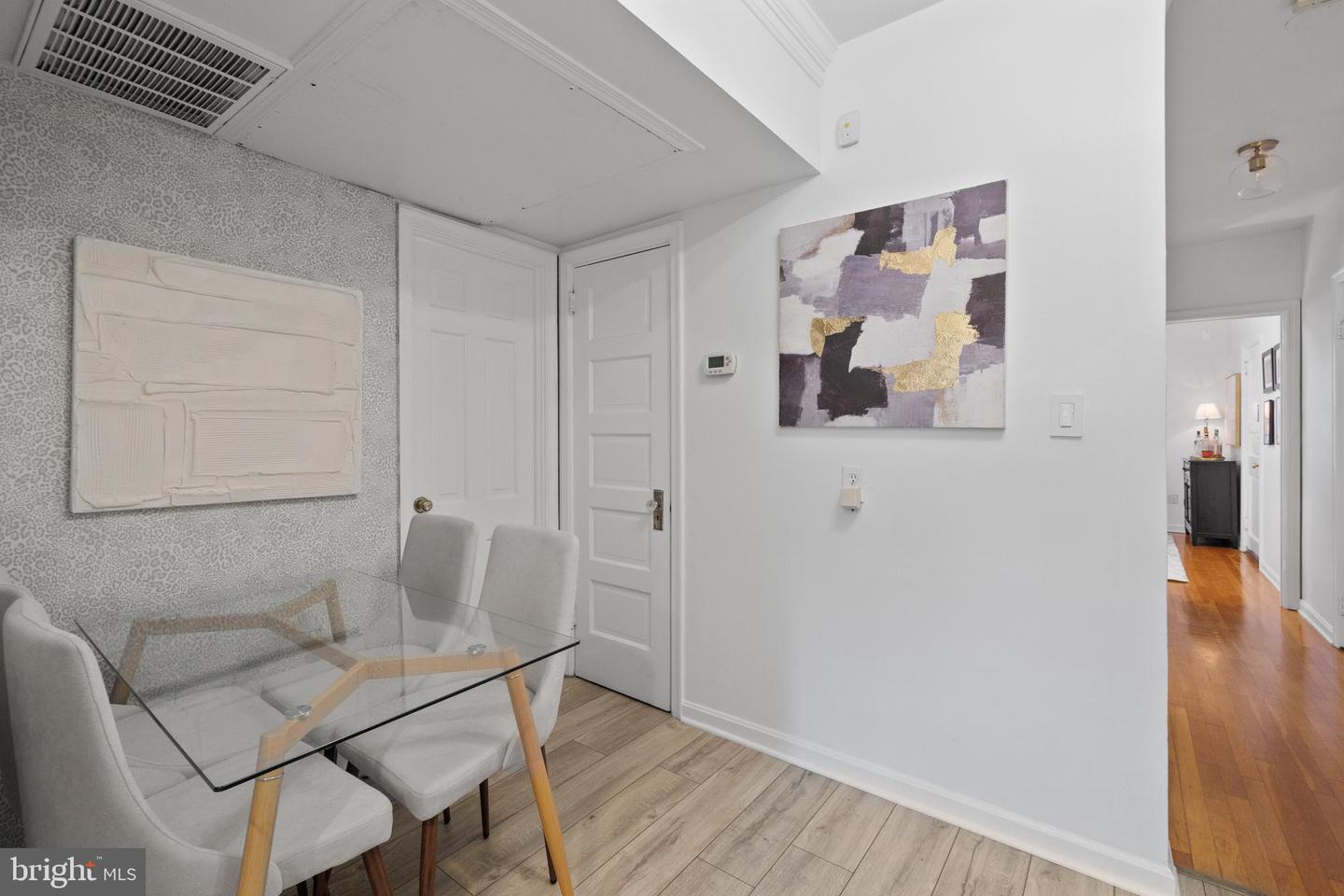 3 RUSSELL RD #3B, ALEXANDRIA, Virginia 22301, 2 Bedrooms Bedrooms, ,1 BathroomBathrooms,Residential,For sale,3 RUSSELL RD #3B,VAAX2045646 MLS # VAAX2045646