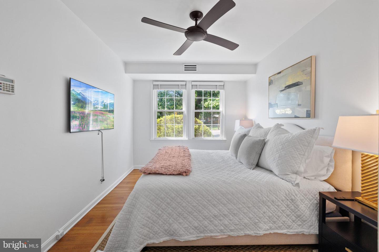 3 RUSSELL RD #3B, ALEXANDRIA, Virginia 22301, 2 Bedrooms Bedrooms, ,1 BathroomBathrooms,Residential,For sale,3 RUSSELL RD #3B,VAAX2045646 MLS # VAAX2045646