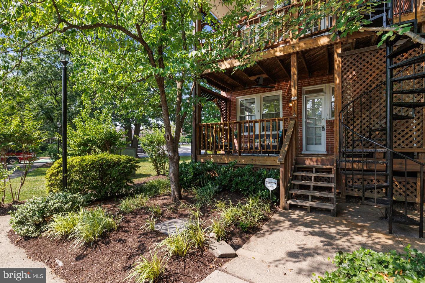 3 RUSSELL RD #3B, ALEXANDRIA, Virginia 22301, 2 Bedrooms Bedrooms, ,1 BathroomBathrooms,Residential,For sale,3 RUSSELL RD #3B,VAAX2045646 MLS # VAAX2045646