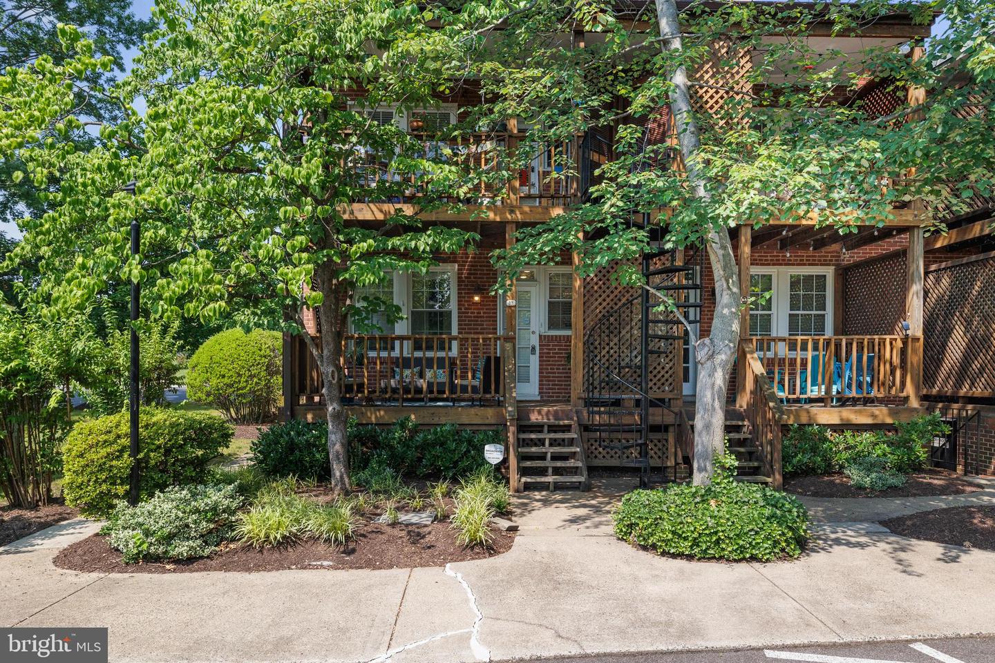 3 RUSSELL RD #3B, ALEXANDRIA, Virginia 22301, 2 Bedrooms Bedrooms, ,1 BathroomBathrooms,Residential,For sale,3 RUSSELL RD #3B,VAAX2045646 MLS # VAAX2045646