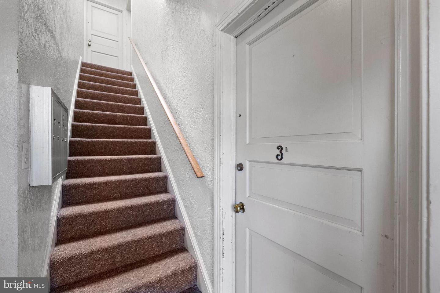 3 RUSSELL RD #3B, ALEXANDRIA, Virginia 22301, 2 Bedrooms Bedrooms, ,1 BathroomBathrooms,Residential,For sale,3 RUSSELL RD #3B,VAAX2045646 MLS # VAAX2045646