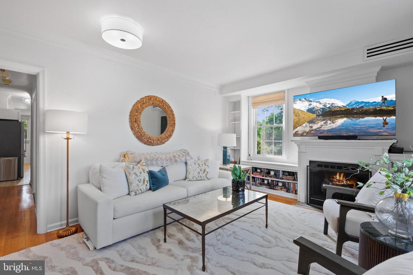 3 RUSSELL RD #3B, ALEXANDRIA, Virginia 22301, 2 Bedrooms Bedrooms, ,1 BathroomBathrooms,Residential,For sale,3 RUSSELL RD #3B,VAAX2045646 MLS # VAAX2045646