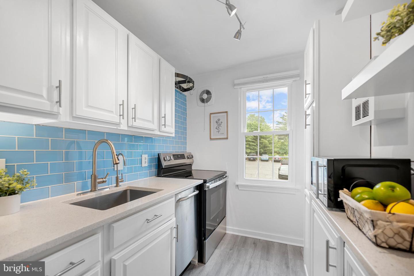 117 E GLEBE RD #C, ALEXANDRIA, Virginia 22305, 1 Bedroom Bedrooms, ,1 BathroomBathrooms,Residential,For sale,117 E GLEBE RD #C,VAAX2045768 MLS # VAAX2045768