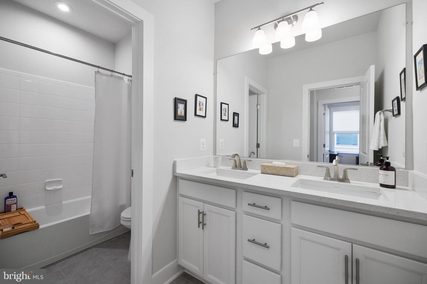 4635 WOOD GLEN RD, FAIRFAX, Virginia 22032, 5 Bedrooms Bedrooms, ,4 BathroomsBathrooms,Residential,For sale,4635 WOOD GLEN RD,VAFX2243760 MLS # VAFX2243760