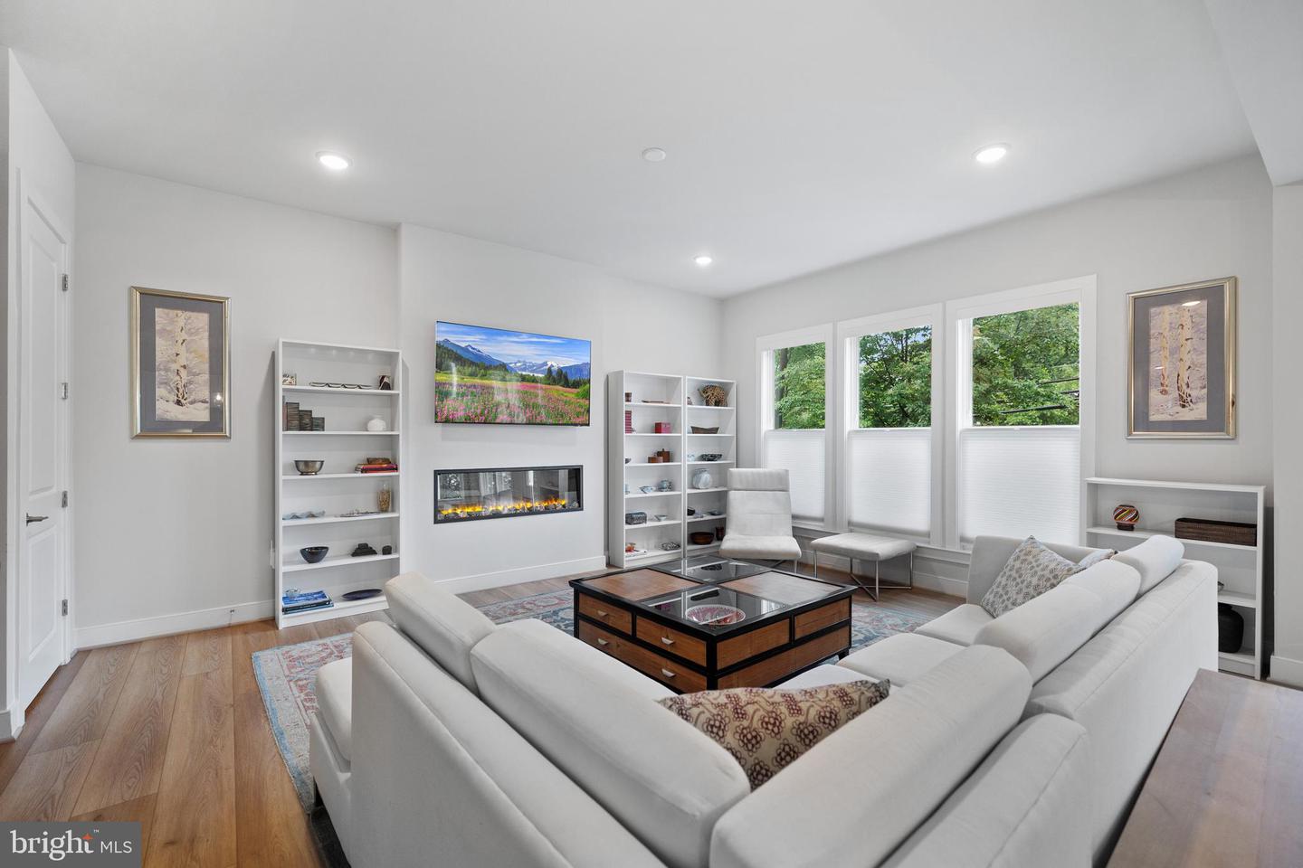 4635 WOOD GLEN RD, FAIRFAX, Virginia 22032, 5 Bedrooms Bedrooms, ,4 BathroomsBathrooms,Residential,For sale,4635 WOOD GLEN RD,VAFX2243760 MLS # VAFX2243760