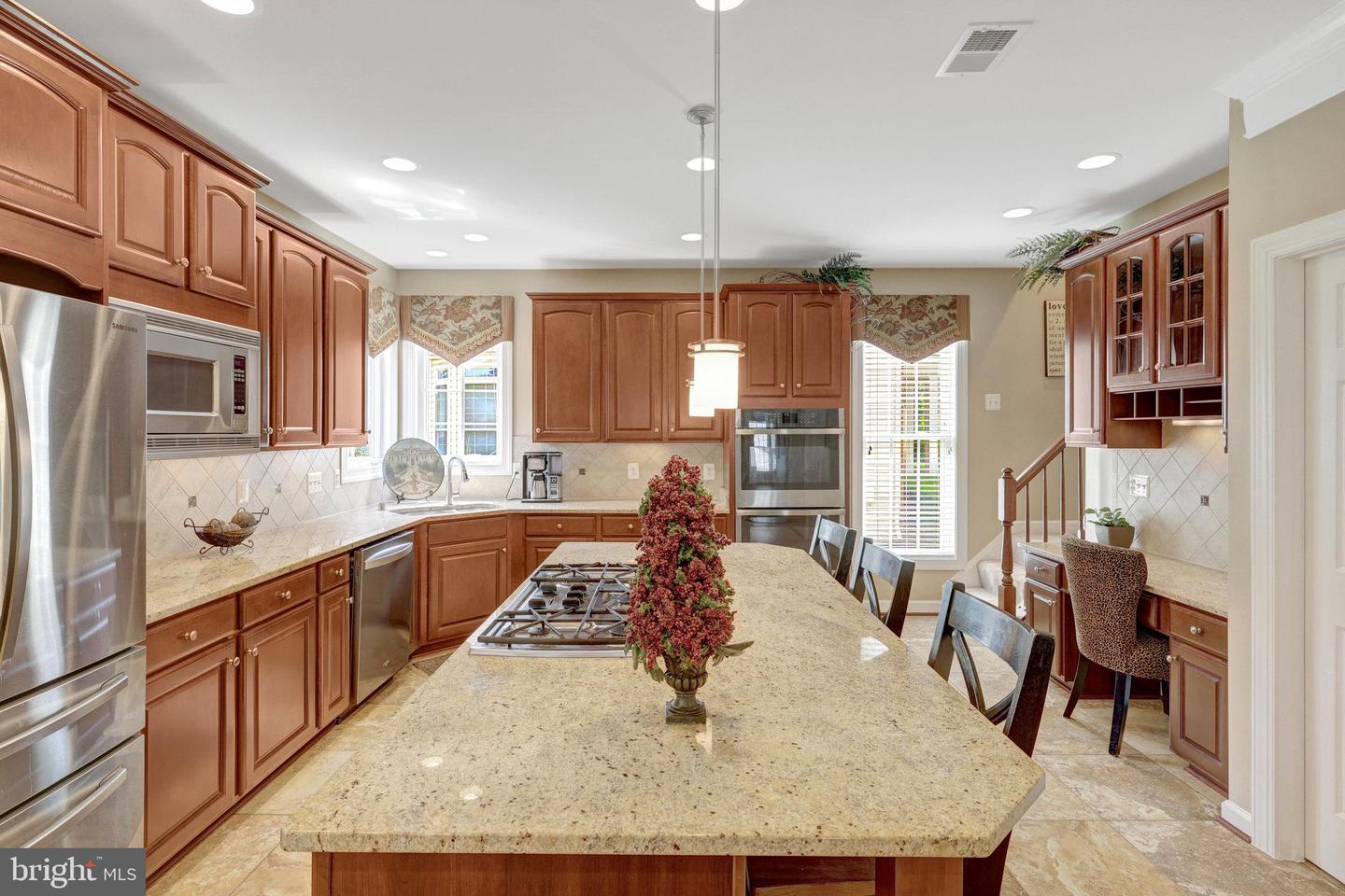 43313 JERPOINT CT, CHANTILLY, Virginia 20152, 4 Bedrooms Bedrooms, ,4 BathroomsBathrooms,Residential,For sale,43313 JERPOINT CT,VALO2098164 MLS # VALO2098164