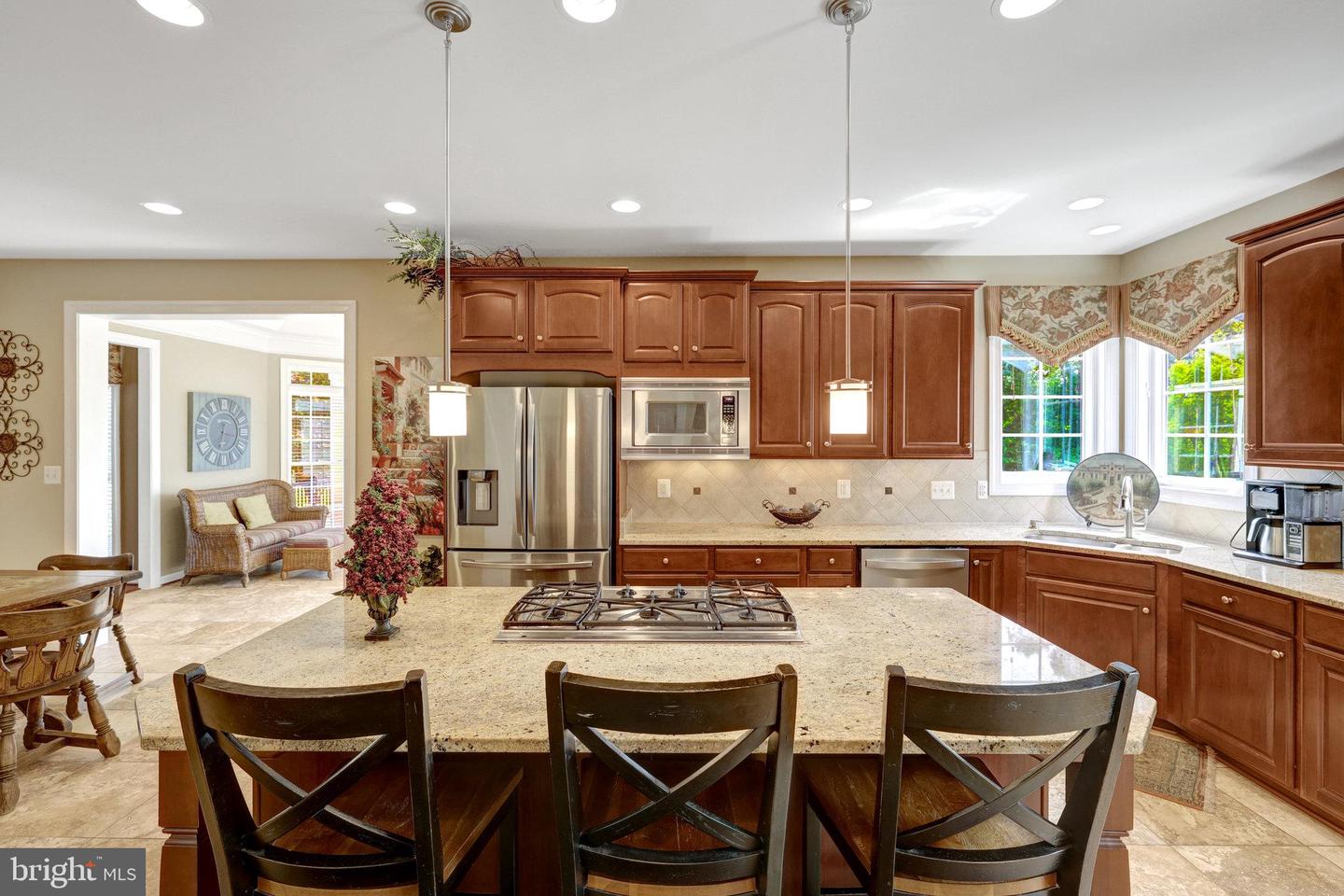 43313 JERPOINT CT, CHANTILLY, Virginia 20152, 4 Bedrooms Bedrooms, ,4 BathroomsBathrooms,Residential,For sale,43313 JERPOINT CT,VALO2098164 MLS # VALO2098164