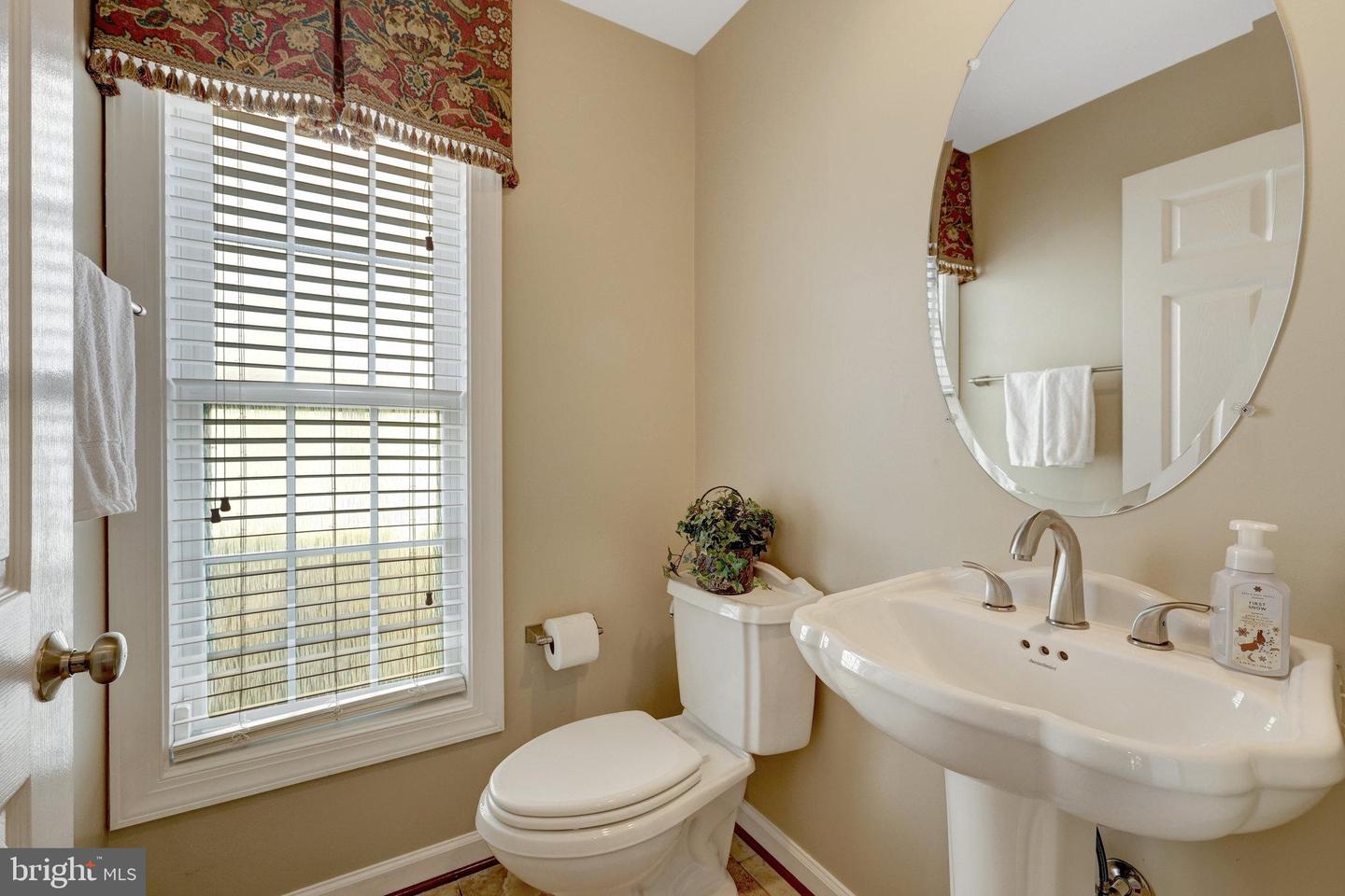 43313 JERPOINT CT, CHANTILLY, Virginia 20152, 4 Bedrooms Bedrooms, ,4 BathroomsBathrooms,Residential,For sale,43313 JERPOINT CT,VALO2098164 MLS # VALO2098164