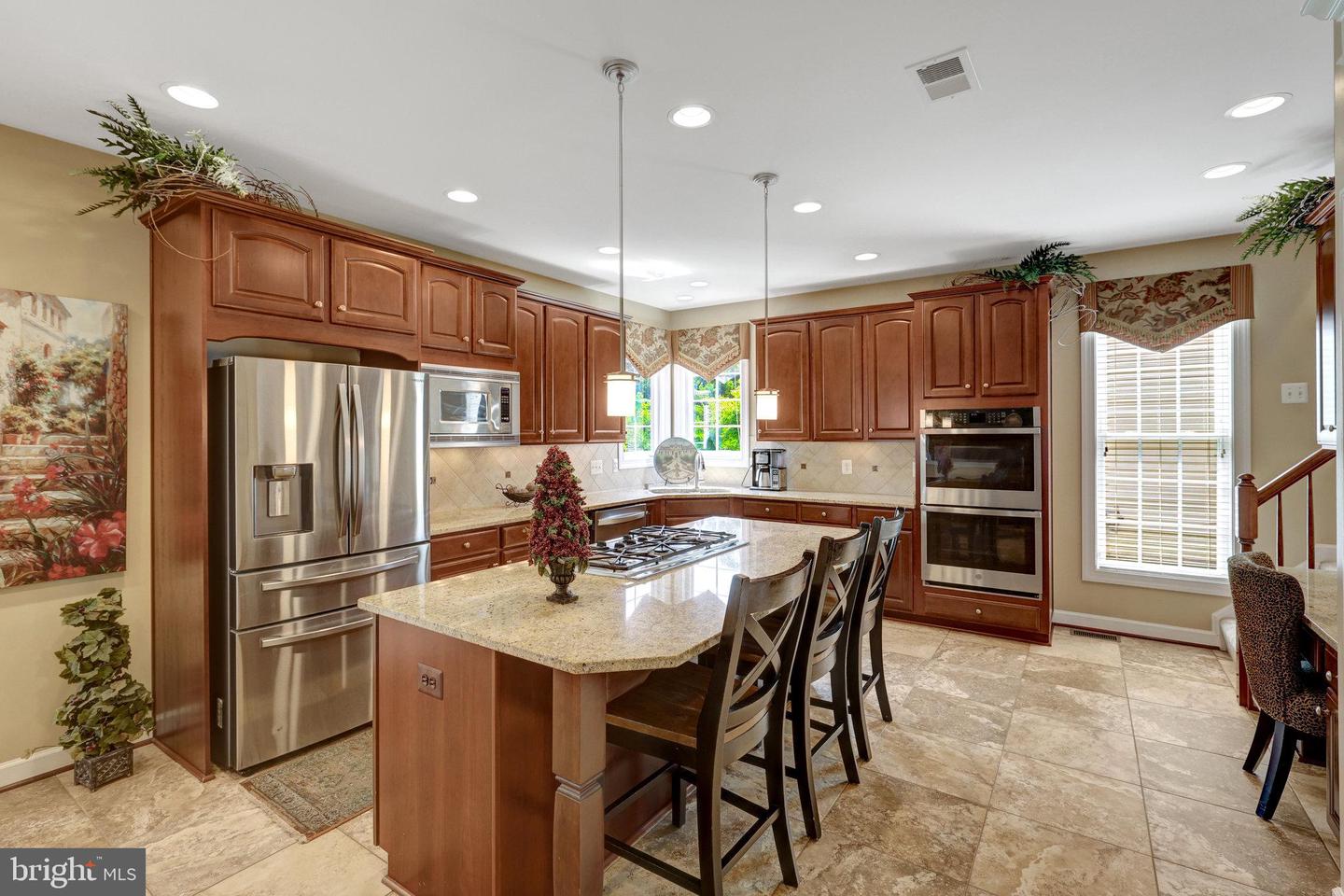 43313 JERPOINT CT, CHANTILLY, Virginia 20152, 4 Bedrooms Bedrooms, ,4 BathroomsBathrooms,Residential,For sale,43313 JERPOINT CT,VALO2098164 MLS # VALO2098164