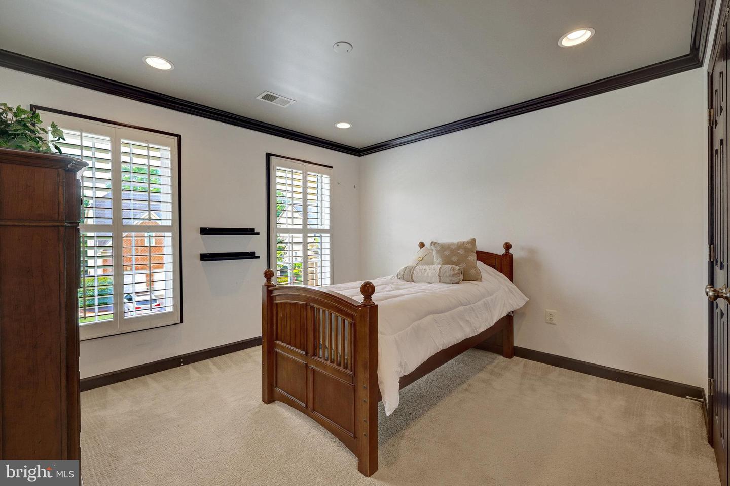 43313 JERPOINT CT, CHANTILLY, Virginia 20152, 4 Bedrooms Bedrooms, ,4 BathroomsBathrooms,Residential,For sale,43313 JERPOINT CT,VALO2098164 MLS # VALO2098164