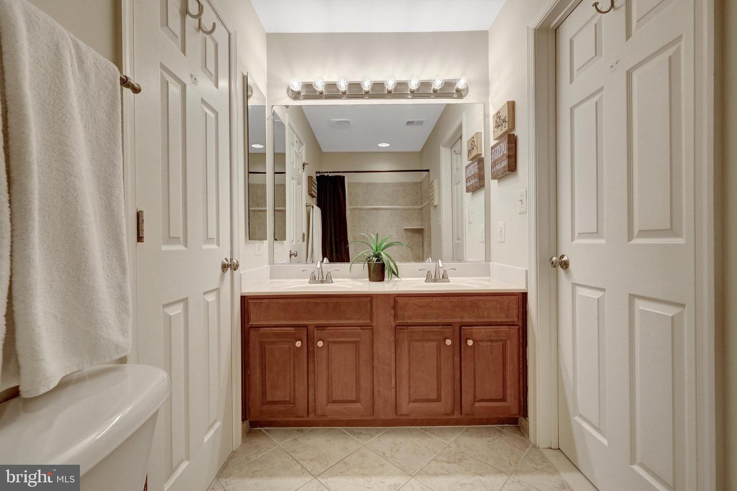 43313 JERPOINT CT, CHANTILLY, Virginia 20152, 4 Bedrooms Bedrooms, ,4 BathroomsBathrooms,Residential,For sale,43313 JERPOINT CT,VALO2098164 MLS # VALO2098164