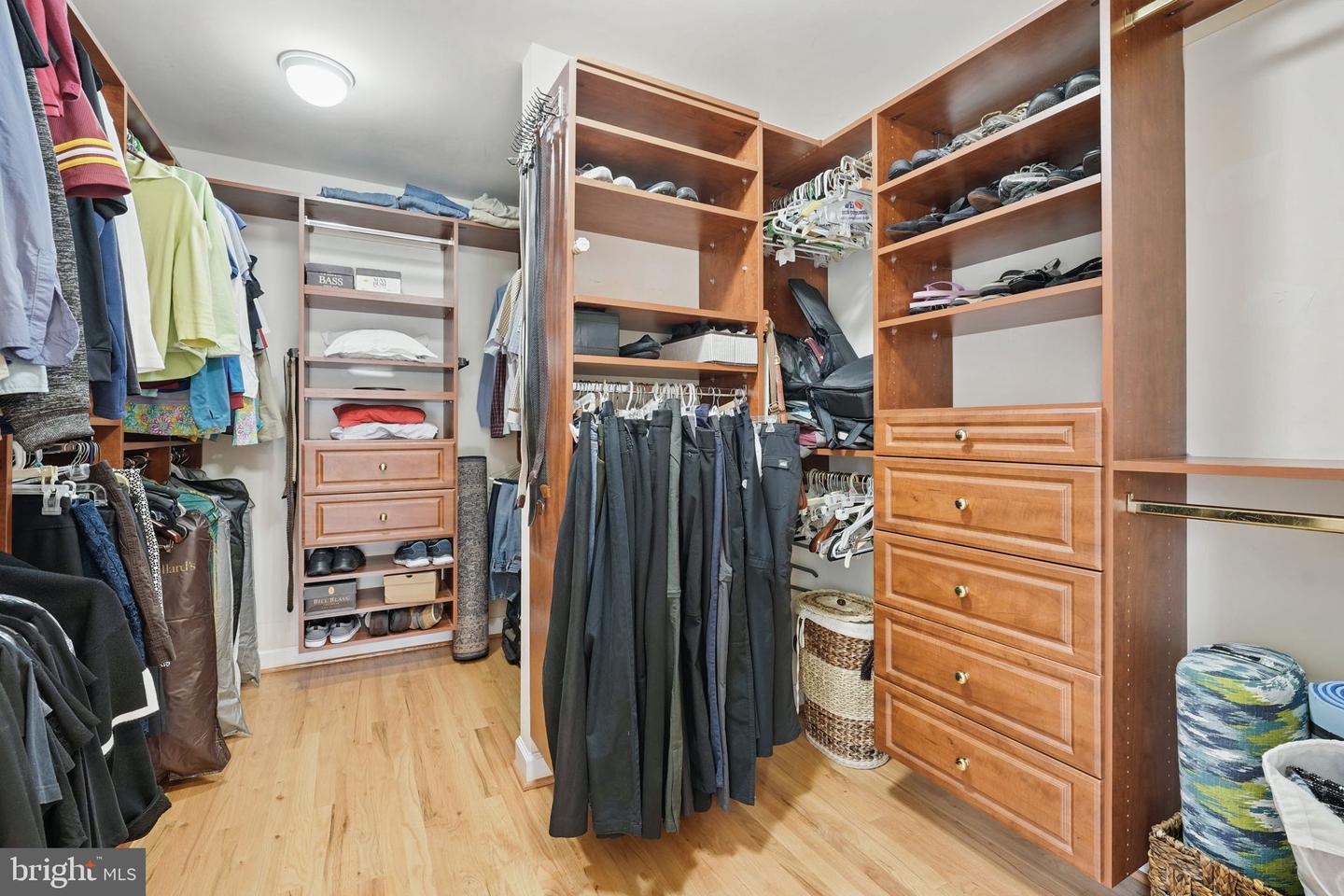 2108 TYSONS EXECUTIVE CT, DUNN LORING, Virginia 22027, 5 Bedrooms Bedrooms, ,4 BathroomsBathrooms,Residential,For sale,2108 TYSONS EXECUTIVE CT,VAFX2243870 MLS # VAFX2243870