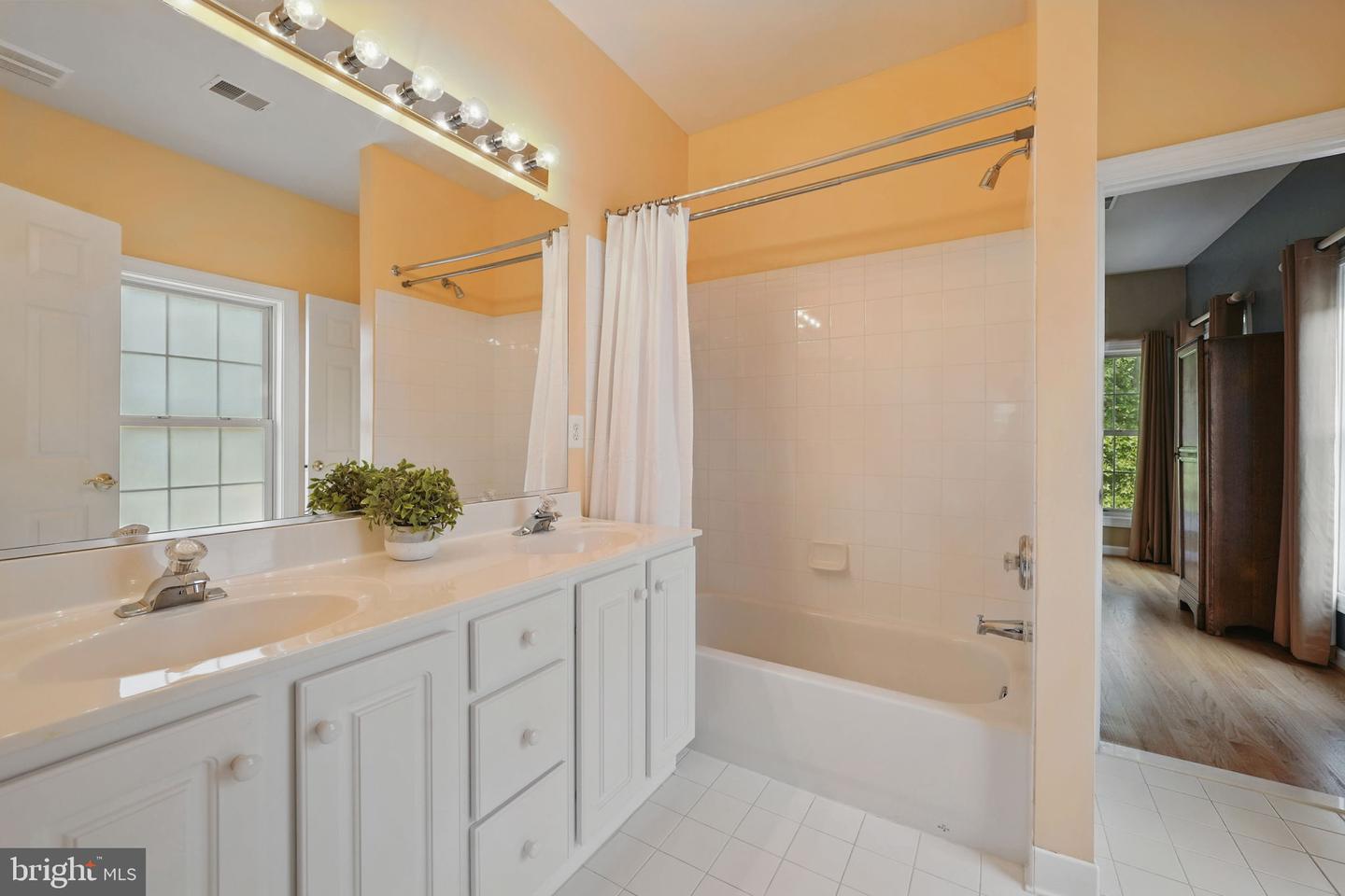 2108 TYSONS EXECUTIVE CT, DUNN LORING, Virginia 22027, 5 Bedrooms Bedrooms, ,4 BathroomsBathrooms,Residential,For sale,2108 TYSONS EXECUTIVE CT,VAFX2243870 MLS # VAFX2243870