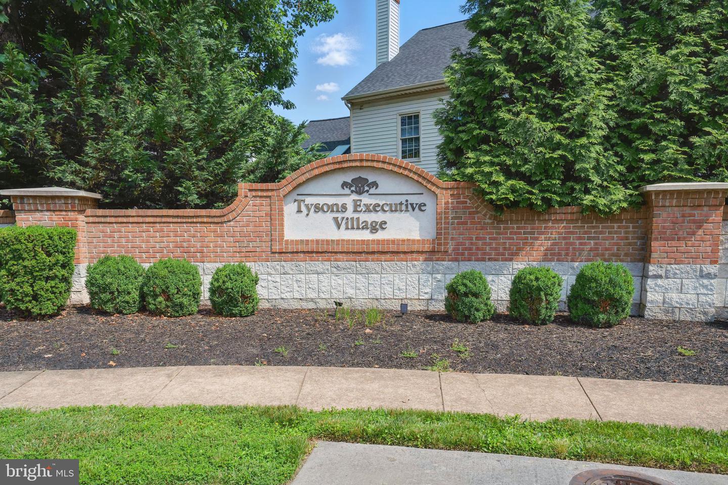2108 TYSONS EXECUTIVE CT, DUNN LORING, Virginia 22027, 5 Bedrooms Bedrooms, ,4 BathroomsBathrooms,Residential,For sale,2108 TYSONS EXECUTIVE CT,VAFX2243870 MLS # VAFX2243870