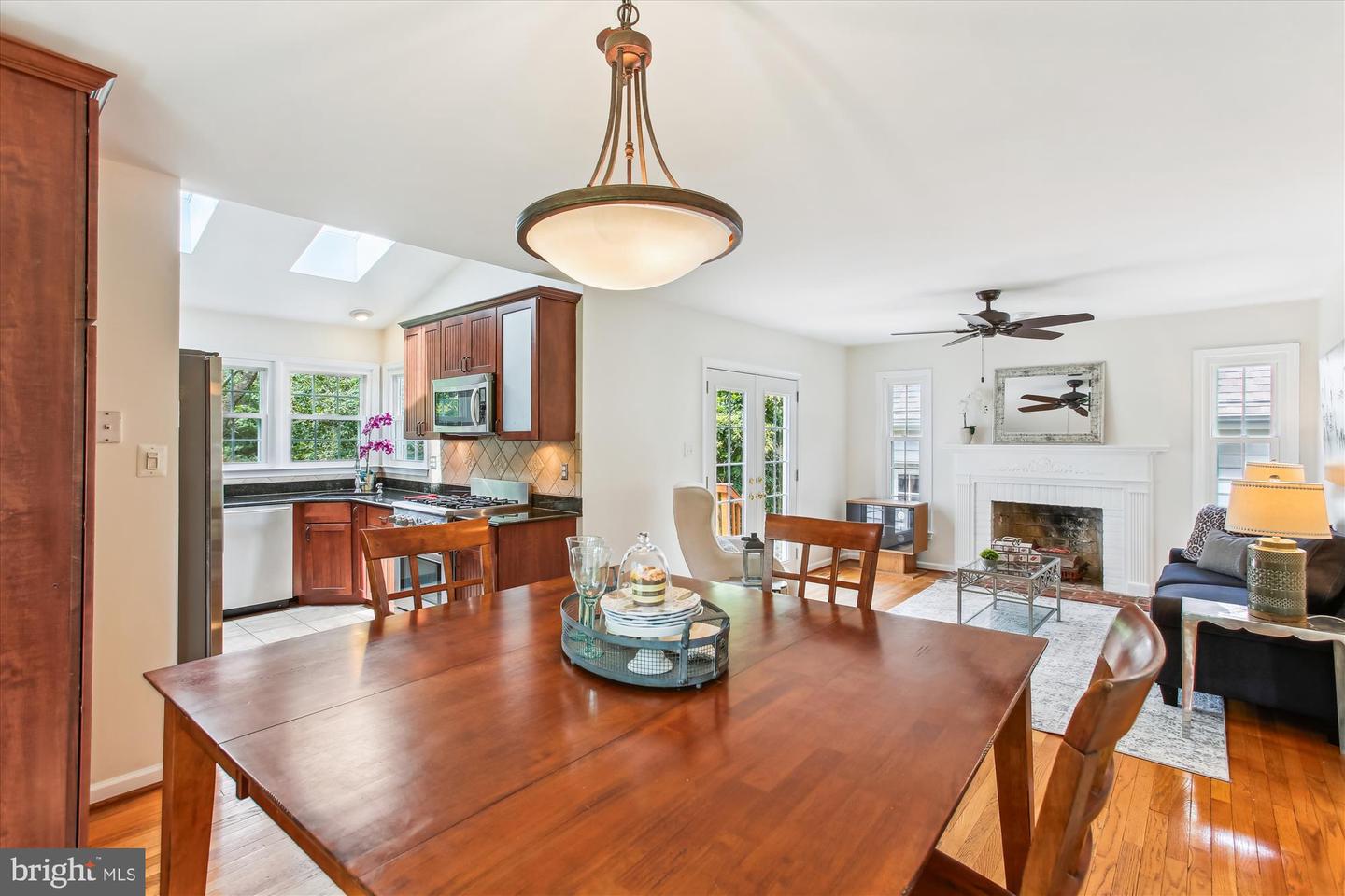 6584 FORSYTHIA ST, SPRINGFIELD, Virginia 22150, 3 Bedrooms Bedrooms, ,3 BathroomsBathrooms,Residential,For sale,6584 FORSYTHIA ST,VAFX2244200 MLS # VAFX2244200