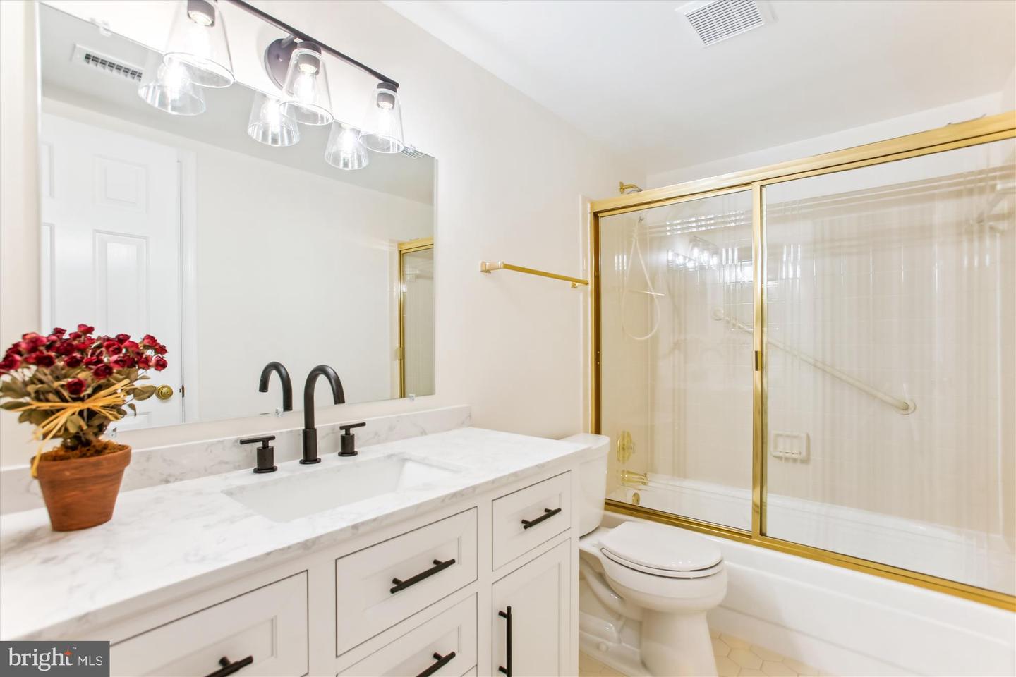 6584 FORSYTHIA ST, SPRINGFIELD, Virginia 22150, 3 Bedrooms Bedrooms, ,3 BathroomsBathrooms,Residential,For sale,6584 FORSYTHIA ST,VAFX2244200 MLS # VAFX2244200