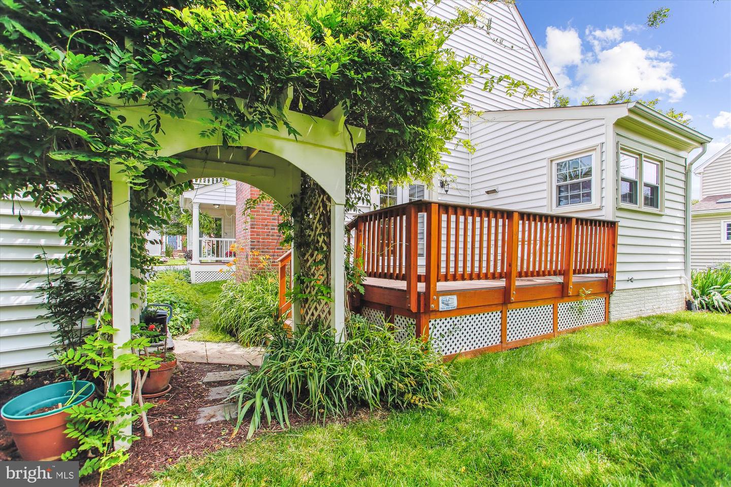 6584 FORSYTHIA ST, SPRINGFIELD, Virginia 22150, 3 Bedrooms Bedrooms, ,3 BathroomsBathrooms,Residential,For sale,6584 FORSYTHIA ST,VAFX2244200 MLS # VAFX2244200