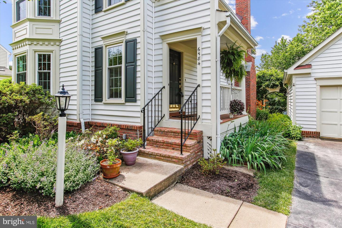 6584 FORSYTHIA ST, SPRINGFIELD, Virginia 22150, 3 Bedrooms Bedrooms, ,3 BathroomsBathrooms,Residential,For sale,6584 FORSYTHIA ST,VAFX2244200 MLS # VAFX2244200