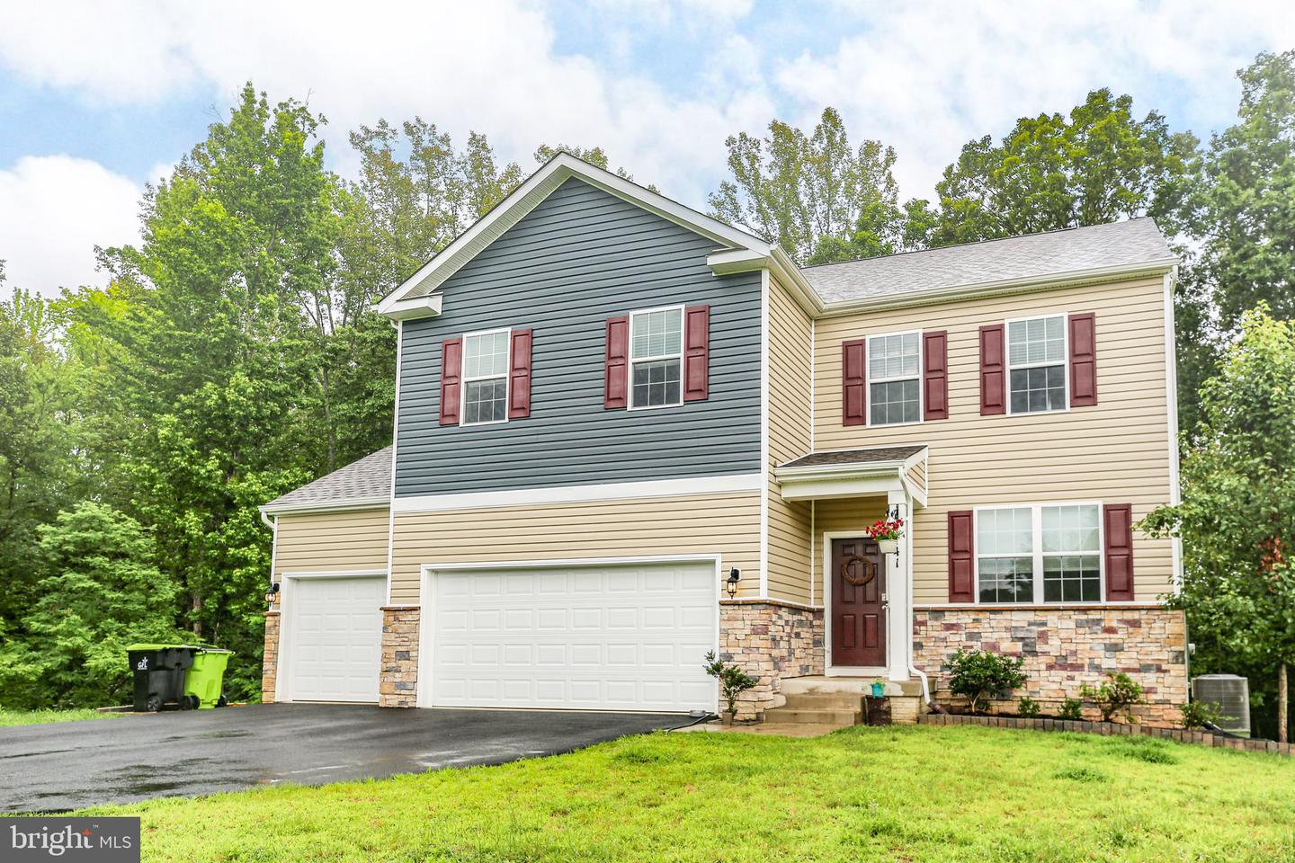 141 LIVINGWOOD CT, FREDERICKSBURG, Virginia 22405, 4 Bedrooms Bedrooms, ,2 BathroomsBathrooms,Residential,For sale,141 LIVINGWOOD CT,VAST2039380 MLS # VAST2039380