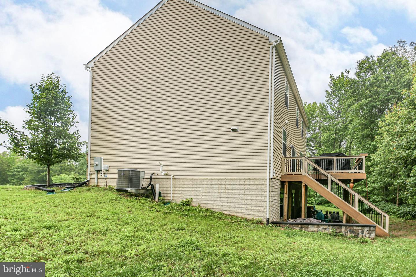 141 LIVINGWOOD CT, FREDERICKSBURG, Virginia 22405, 4 Bedrooms Bedrooms, ,2 BathroomsBathrooms,Residential,For sale,141 LIVINGWOOD CT,VAST2039380 MLS # VAST2039380