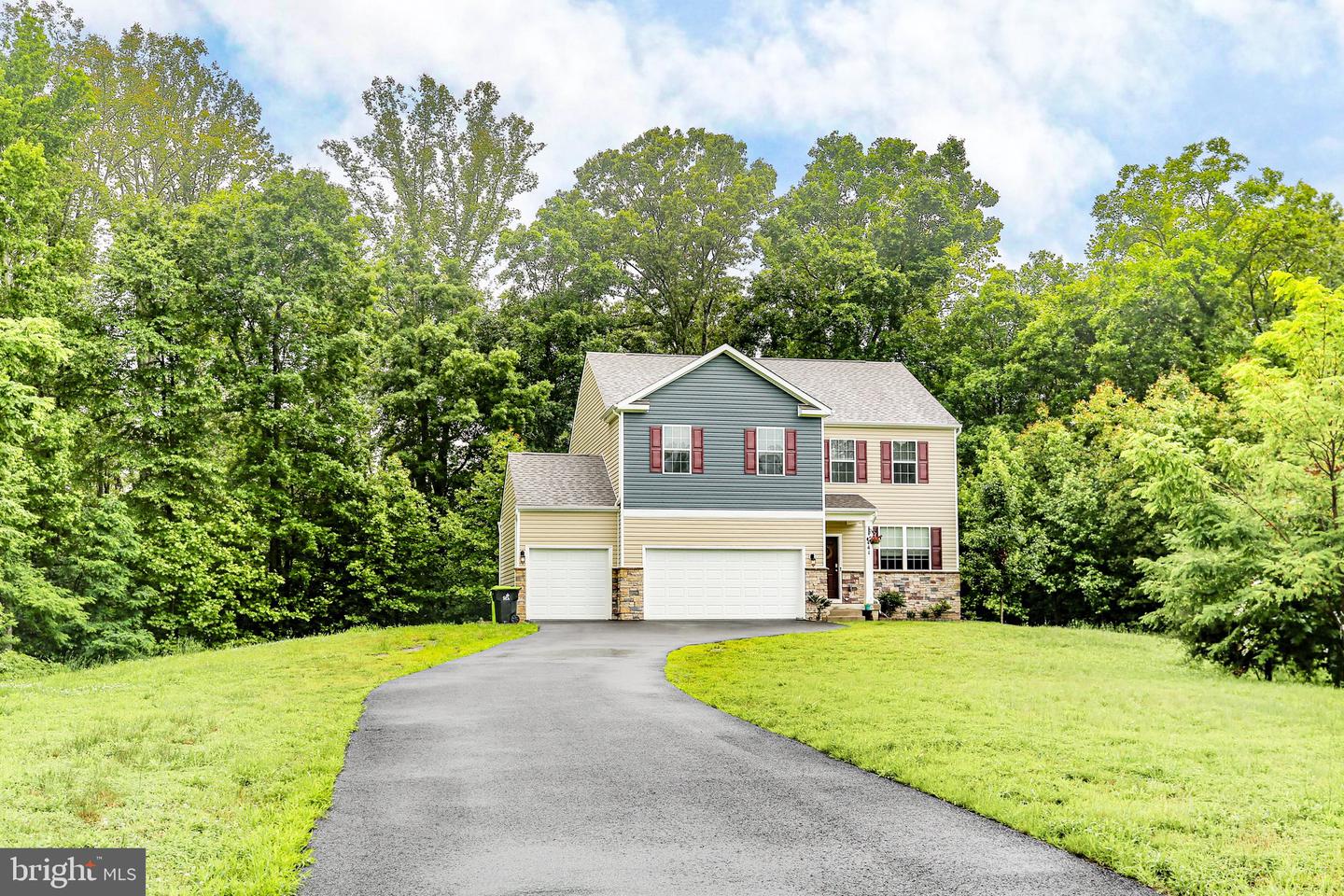 141 LIVINGWOOD CT, FREDERICKSBURG, Virginia 22405, 4 Bedrooms Bedrooms, ,2 BathroomsBathrooms,Residential,For sale,141 LIVINGWOOD CT,VAST2039380 MLS # VAST2039380