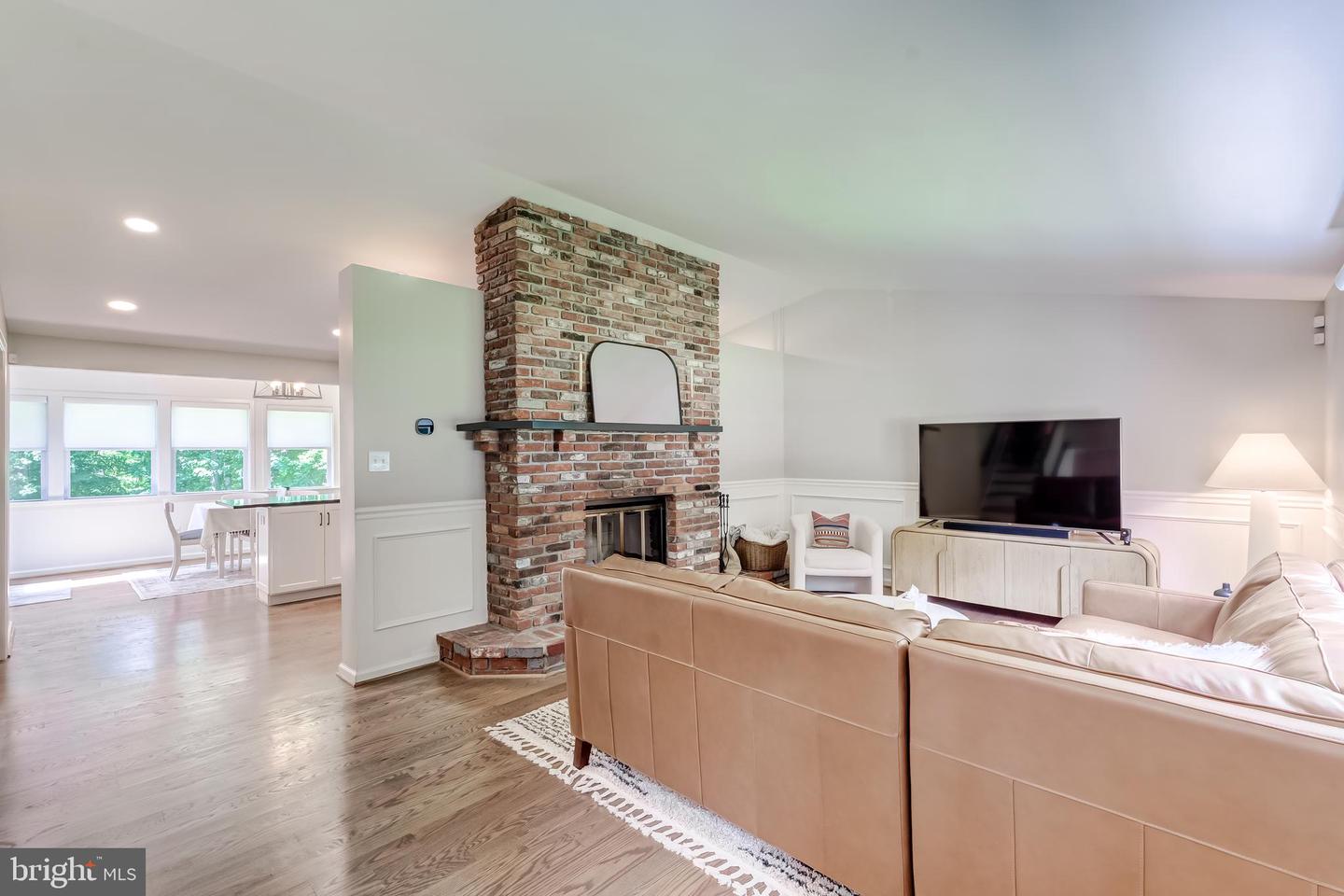 11926 APPLING VALLEY RD, FAIRFAX, Virginia 22030, 3 Bedrooms Bedrooms, ,2 BathroomsBathrooms,Residential,For sale,11926 APPLING VALLEY RD,VAFX2245026 MLS # VAFX2245026