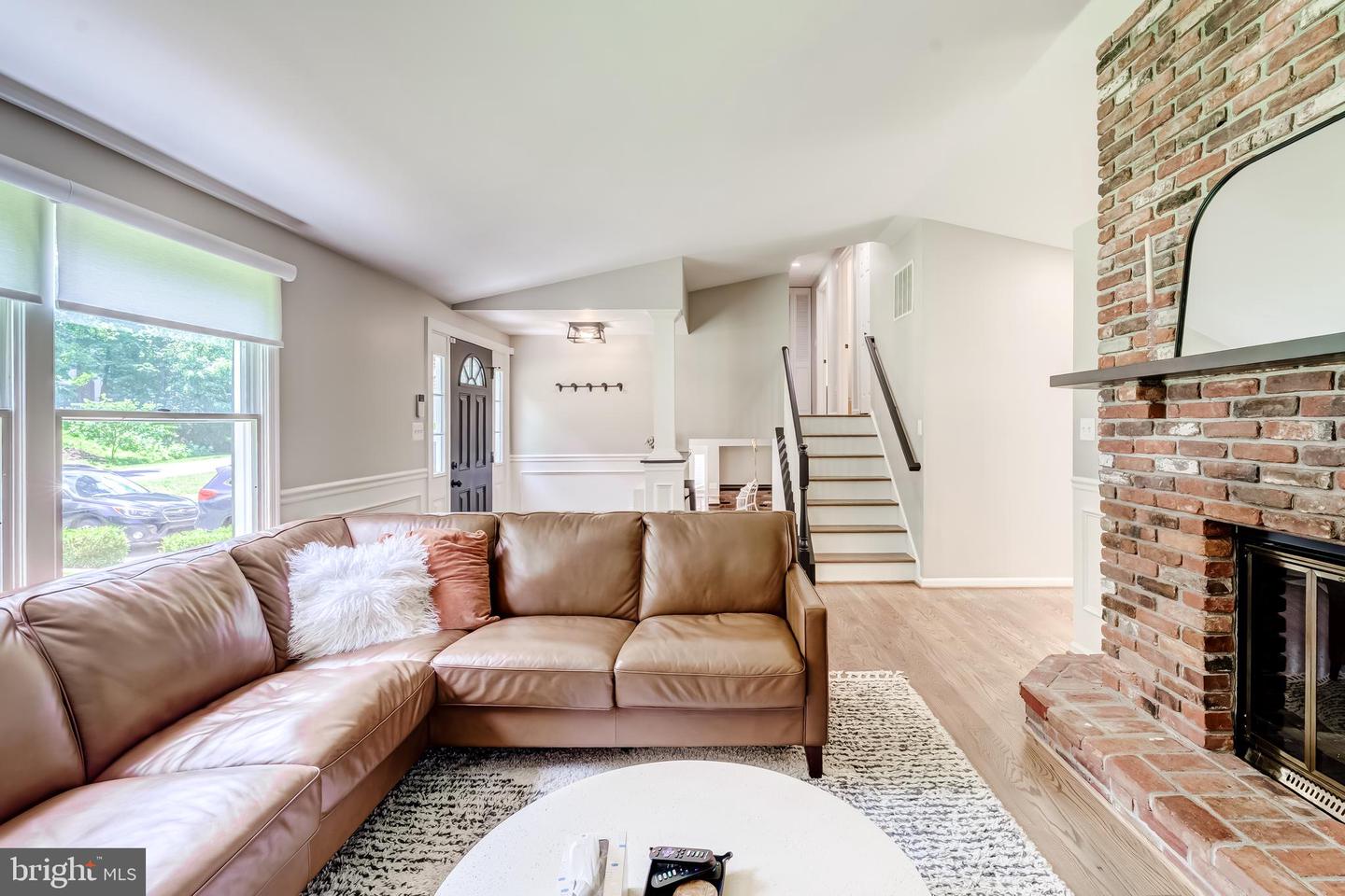 11926 APPLING VALLEY RD, FAIRFAX, Virginia 22030, 3 Bedrooms Bedrooms, ,2 BathroomsBathrooms,Residential,For sale,11926 APPLING VALLEY RD,VAFX2245026 MLS # VAFX2245026