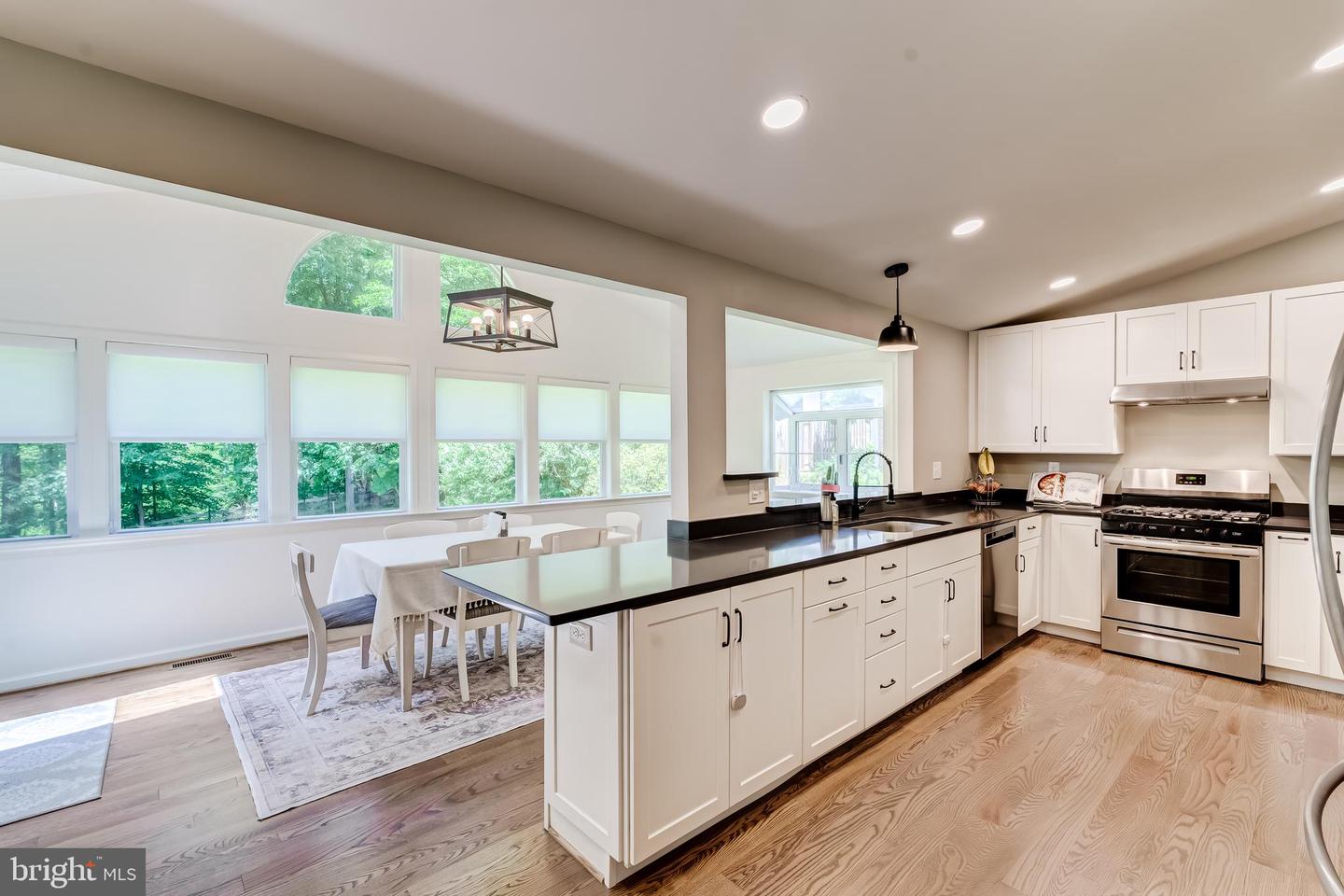 11926 APPLING VALLEY RD, FAIRFAX, Virginia 22030, 3 Bedrooms Bedrooms, ,2 BathroomsBathrooms,Residential,For sale,11926 APPLING VALLEY RD,VAFX2245026 MLS # VAFX2245026