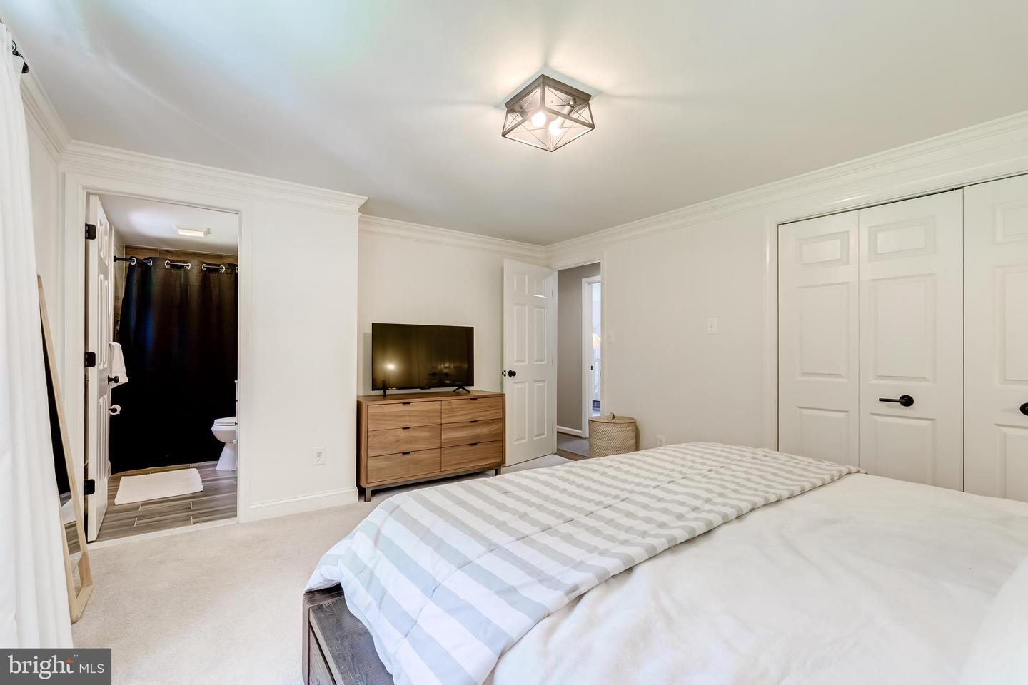 11926 APPLING VALLEY RD, FAIRFAX, Virginia 22030, 3 Bedrooms Bedrooms, ,2 BathroomsBathrooms,Residential,For sale,11926 APPLING VALLEY RD,VAFX2245026 MLS # VAFX2245026