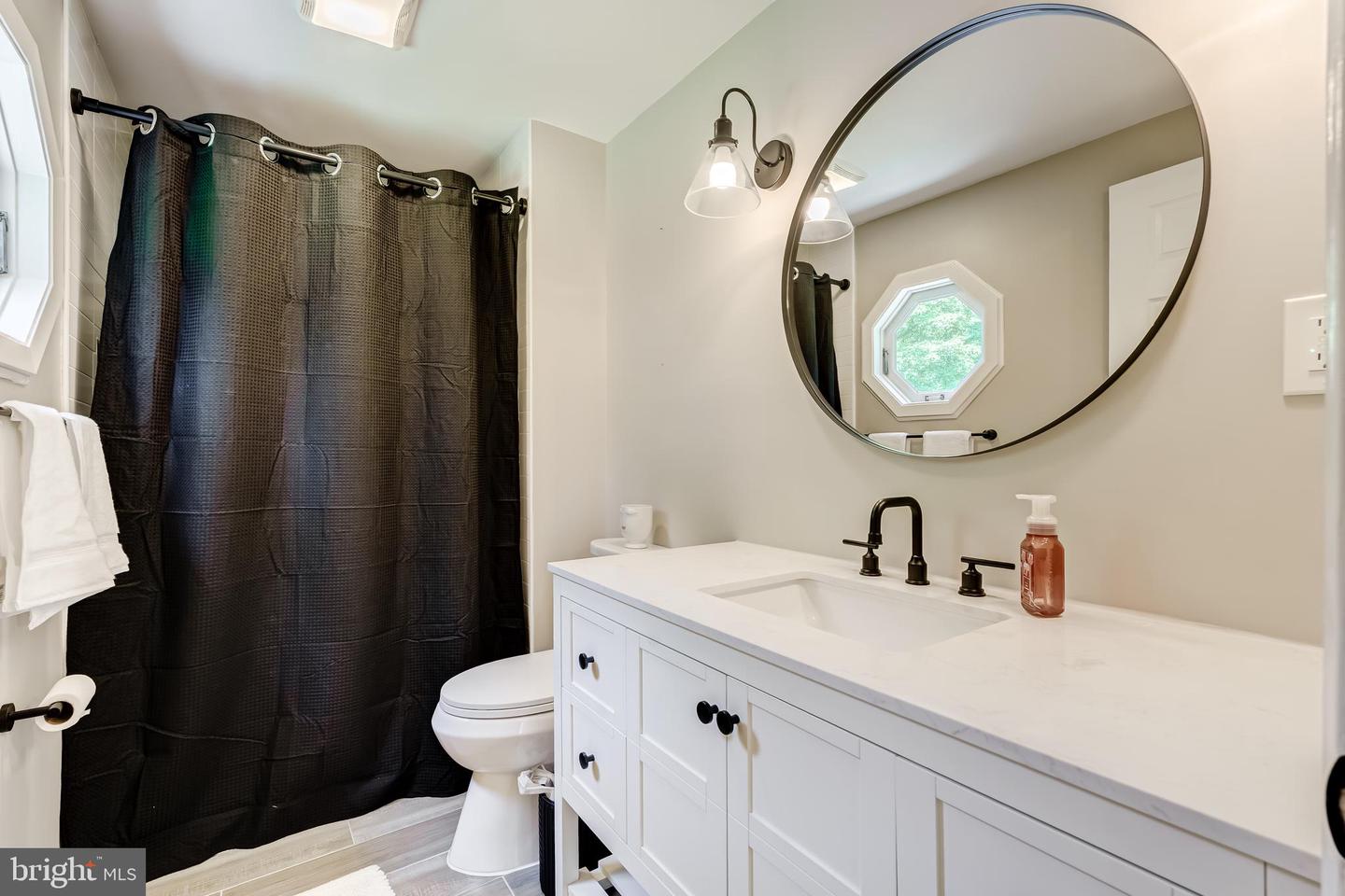 11926 APPLING VALLEY RD, FAIRFAX, Virginia 22030, 3 Bedrooms Bedrooms, ,2 BathroomsBathrooms,Residential,For sale,11926 APPLING VALLEY RD,VAFX2245026 MLS # VAFX2245026