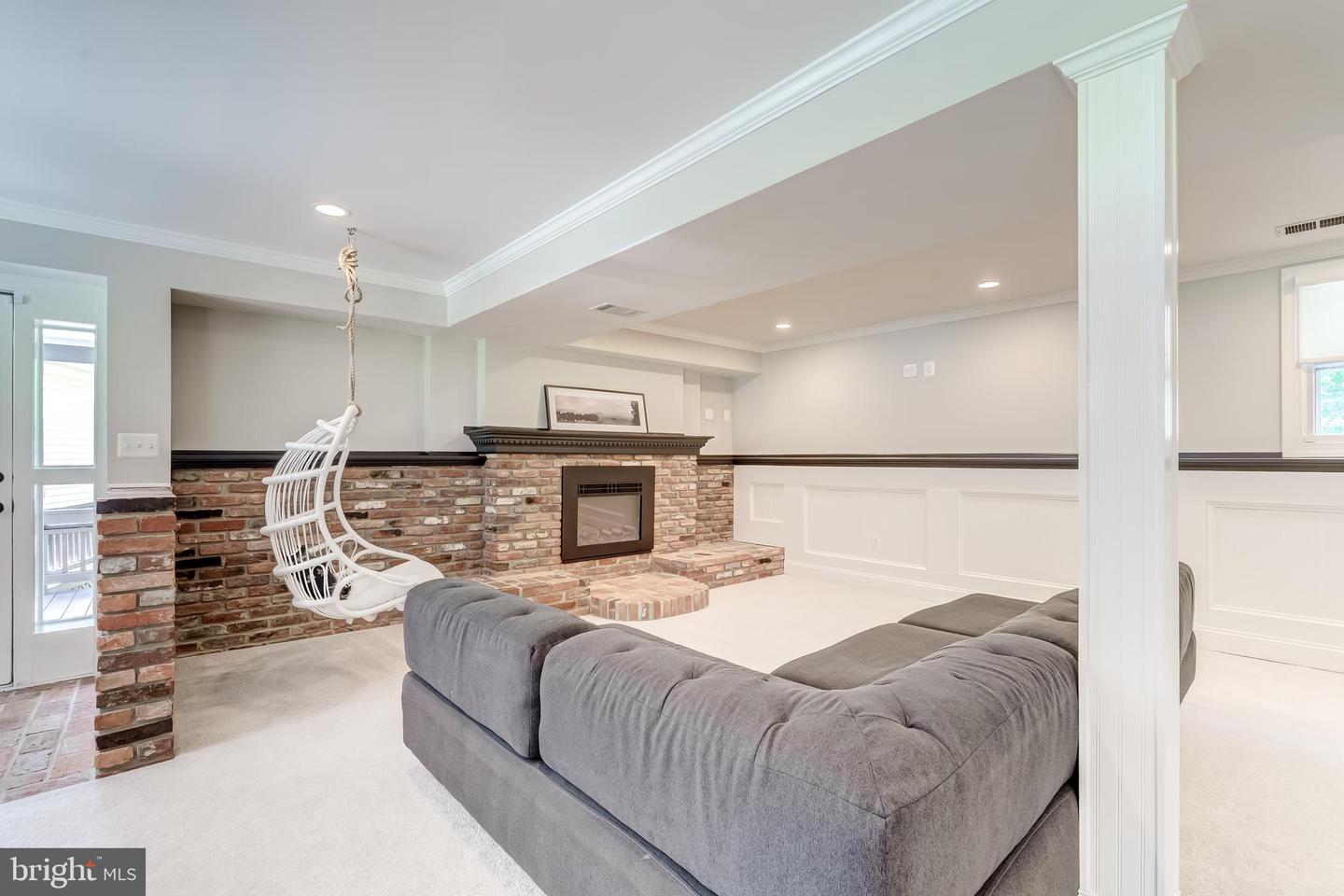 11926 APPLING VALLEY RD, FAIRFAX, Virginia 22030, 3 Bedrooms Bedrooms, ,2 BathroomsBathrooms,Residential,For sale,11926 APPLING VALLEY RD,VAFX2245026 MLS # VAFX2245026