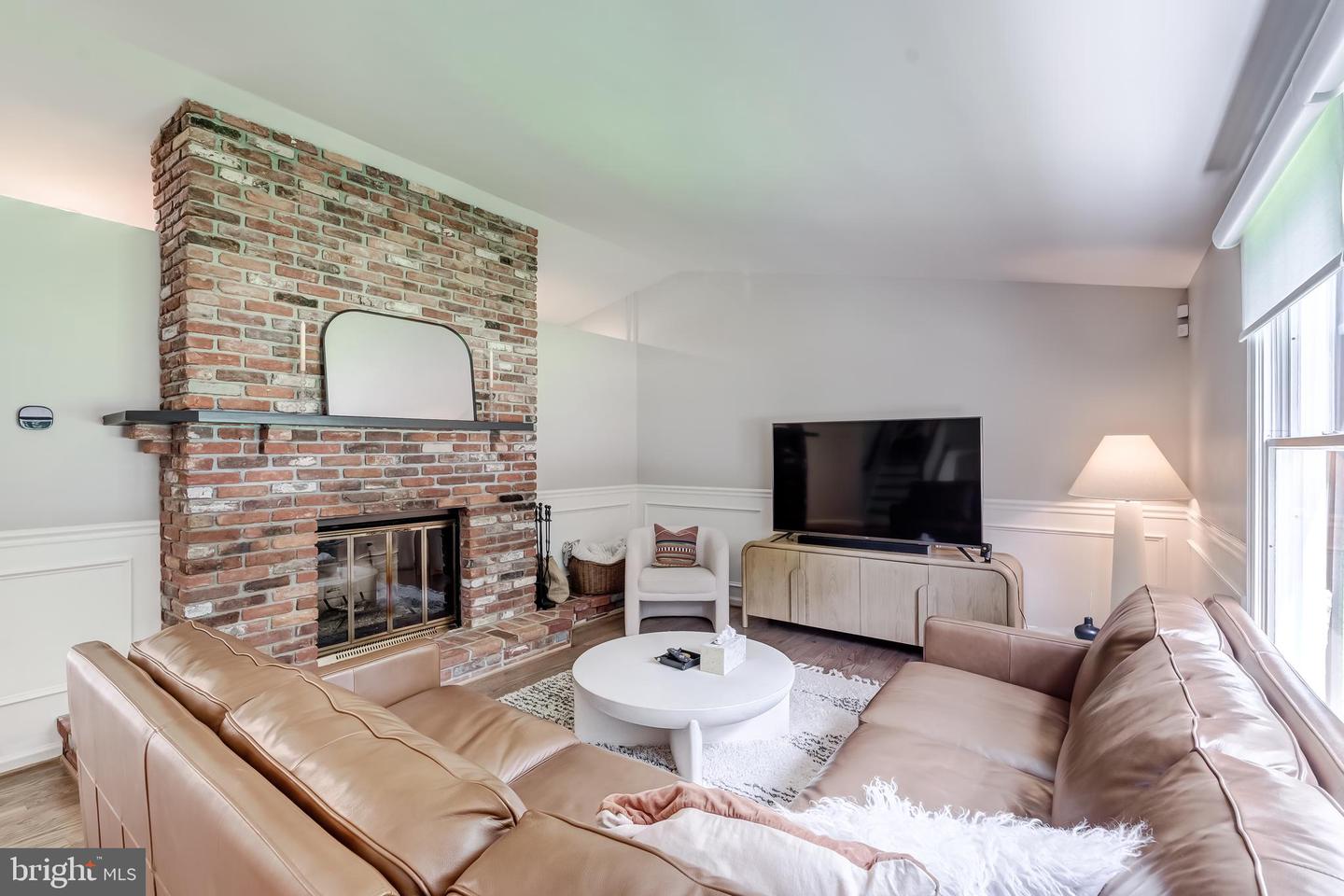 11926 APPLING VALLEY RD, FAIRFAX, Virginia 22030, 3 Bedrooms Bedrooms, ,2 BathroomsBathrooms,Residential,For sale,11926 APPLING VALLEY RD,VAFX2245026 MLS # VAFX2245026