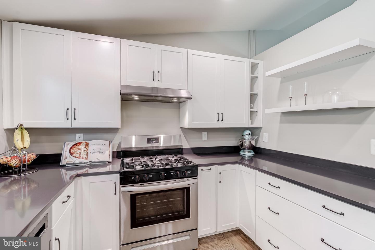 11926 APPLING VALLEY RD, FAIRFAX, Virginia 22030, 3 Bedrooms Bedrooms, ,2 BathroomsBathrooms,Residential,For sale,11926 APPLING VALLEY RD,VAFX2245026 MLS # VAFX2245026
