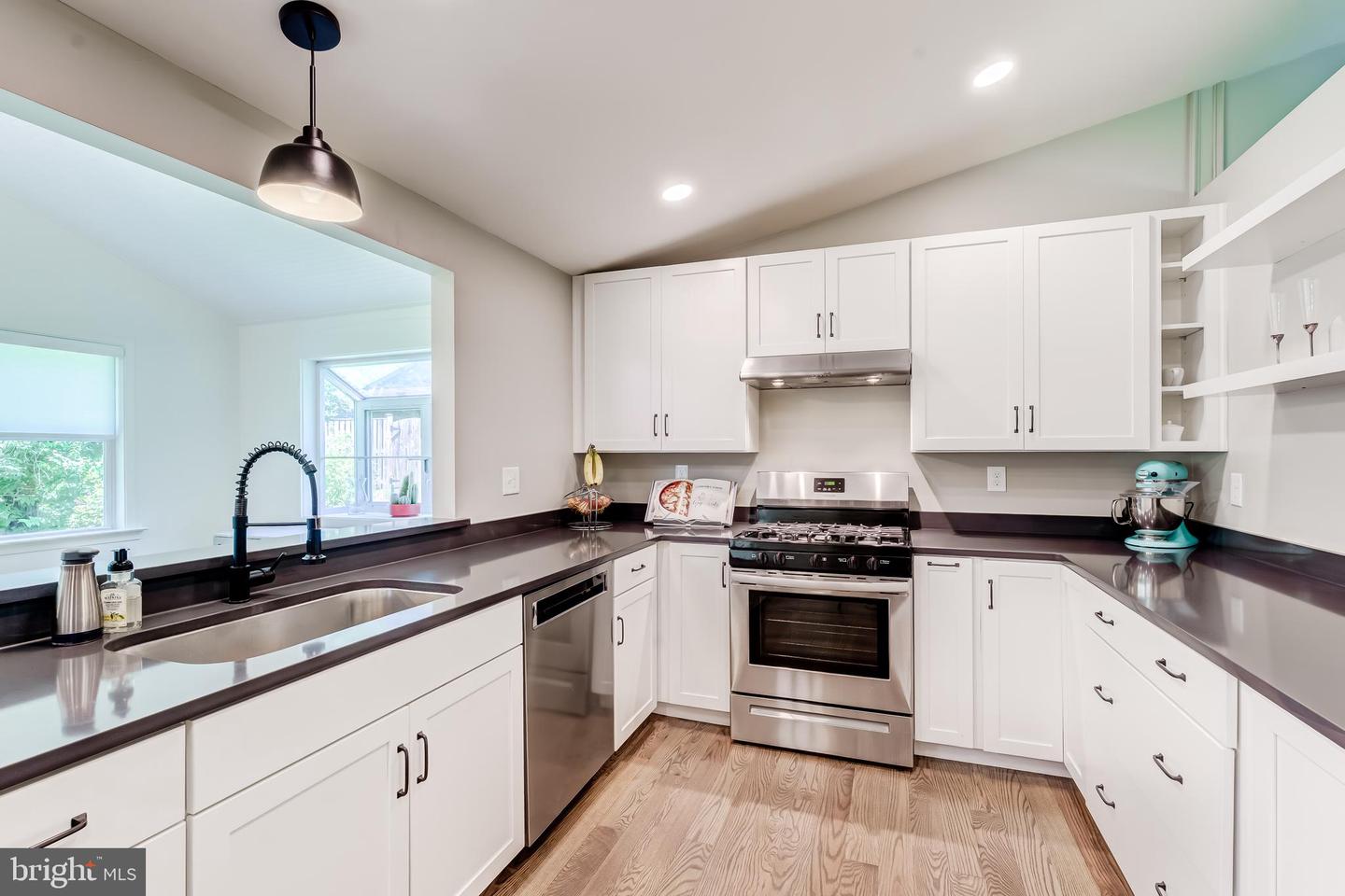 11926 APPLING VALLEY RD, FAIRFAX, Virginia 22030, 3 Bedrooms Bedrooms, ,2 BathroomsBathrooms,Residential,For sale,11926 APPLING VALLEY RD,VAFX2245026 MLS # VAFX2245026