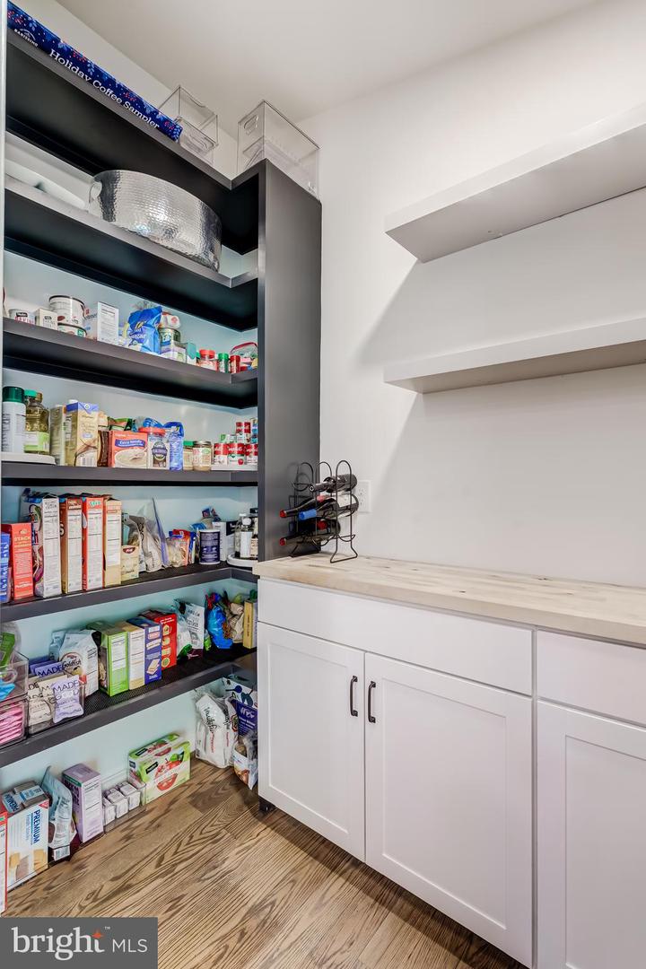 11926 APPLING VALLEY RD, FAIRFAX, Virginia 22030, 3 Bedrooms Bedrooms, ,2 BathroomsBathrooms,Residential,For sale,11926 APPLING VALLEY RD,VAFX2245026 MLS # VAFX2245026