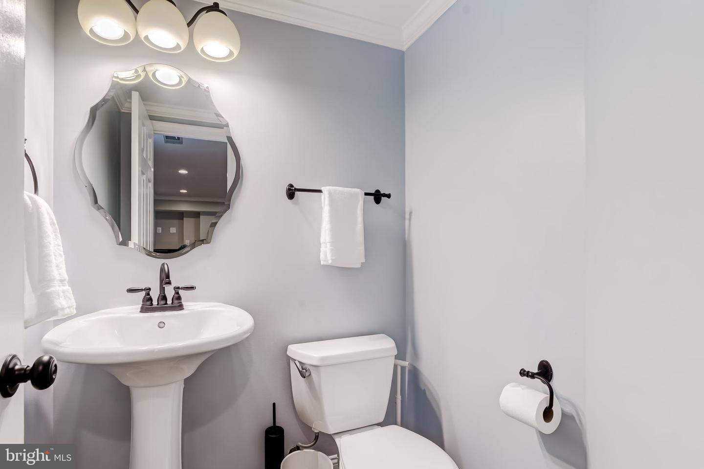 11926 APPLING VALLEY RD, FAIRFAX, Virginia 22030, 3 Bedrooms Bedrooms, ,2 BathroomsBathrooms,Residential,For sale,11926 APPLING VALLEY RD,VAFX2245026 MLS # VAFX2245026