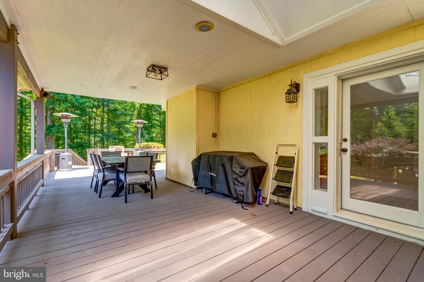 11926 APPLING VALLEY RD, FAIRFAX, Virginia 22030, 3 Bedrooms Bedrooms, ,2 BathroomsBathrooms,Residential,For sale,11926 APPLING VALLEY RD,VAFX2245026 MLS # VAFX2245026