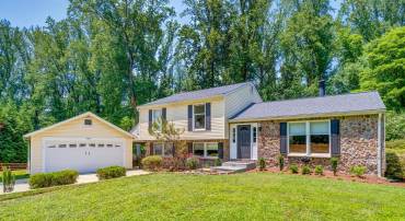 11926 APPLING VALLEY RD, FAIRFAX, Virginia 22030, 3 Bedrooms Bedrooms, ,2 BathroomsBathrooms,Residential,For sale,11926 APPLING VALLEY RD,VAFX2245026 MLS # VAFX2245026