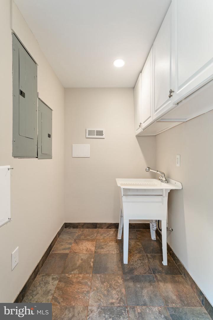 13134 CARRIAGE FORD RD, NOKESVILLE, Virginia 20181, 4 Bedrooms Bedrooms, ,3 BathroomsBathrooms,Residential,For sale,13134 CARRIAGE FORD RD,VAPW2096208 MLS # VAPW2096208