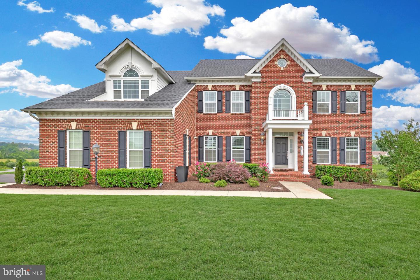 42719 PRAIRIE MERLIN CT, LEESBURG, Virginia 20176, 4 Bedrooms Bedrooms, ,4 BathroomsBathrooms,Residential,For sale,42719 PRAIRIE MERLIN CT,VALO2098730 MLS # VALO2098730