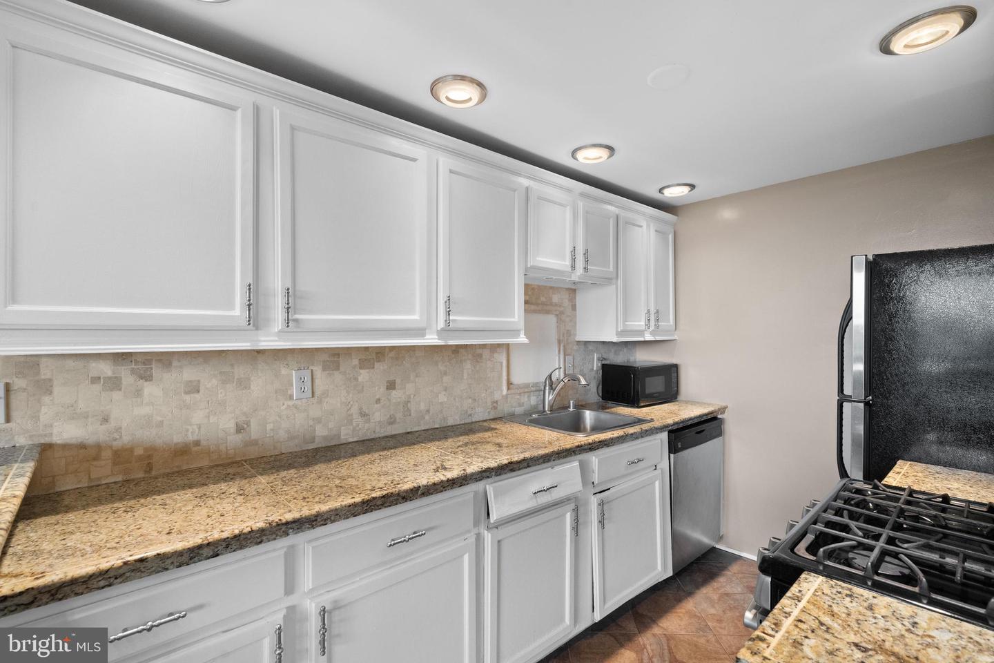 4600 DUKE ST #1300, ALEXANDRIA, Virginia 22304, 1 Bedroom Bedrooms, ,1 BathroomBathrooms,Residential,For sale,4600 DUKE ST #1300,VAAX2046124 MLS # VAAX2046124