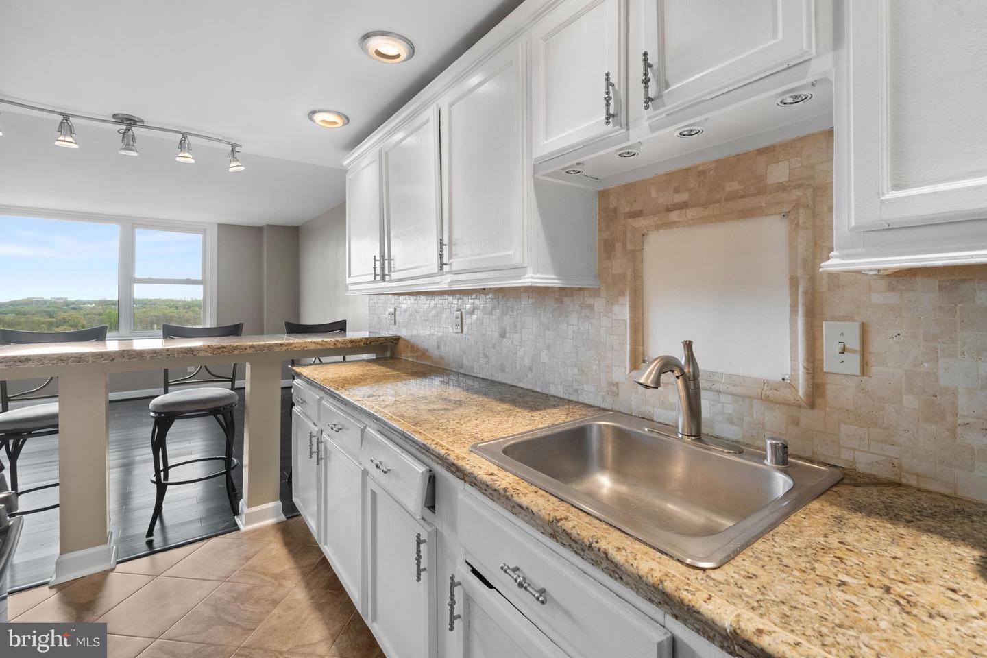 4600 DUKE ST #1300, ALEXANDRIA, Virginia 22304, 1 Bedroom Bedrooms, ,1 BathroomBathrooms,Residential,For sale,4600 DUKE ST #1300,VAAX2046124 MLS # VAAX2046124