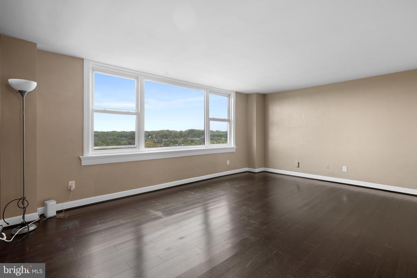 4600 DUKE ST #1300, ALEXANDRIA, Virginia 22304, 1 Bedroom Bedrooms, ,1 BathroomBathrooms,Residential,For sale,4600 DUKE ST #1300,VAAX2046124 MLS # VAAX2046124