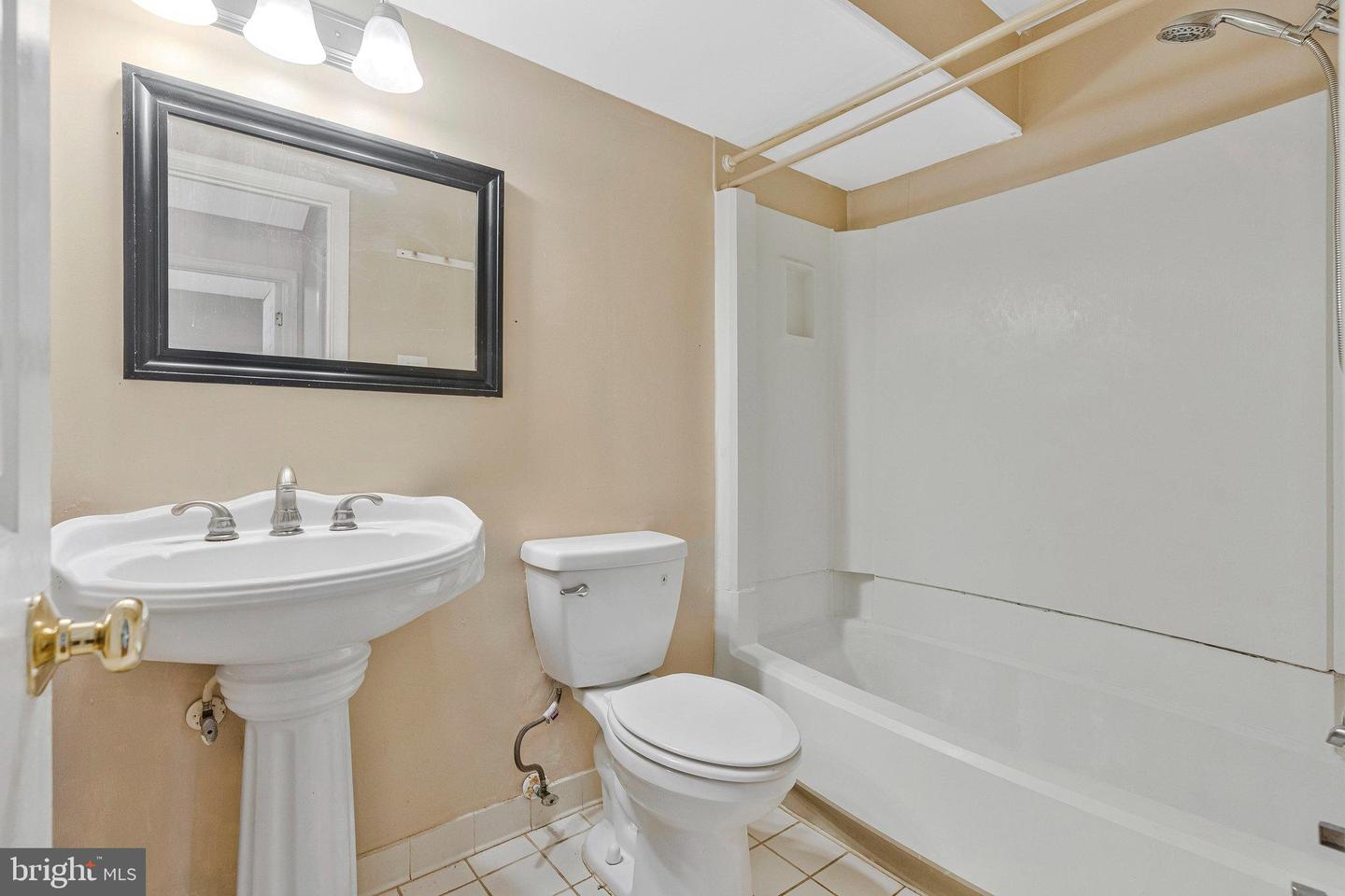 4134 MEADOWLAND CT #71, CHANTILLY, Virginia 20151, 2 Bedrooms Bedrooms, ,1 BathroomBathrooms,Residential,For sale,4134 MEADOWLAND CT #71,VAFX2246102 MLS # VAFX2246102